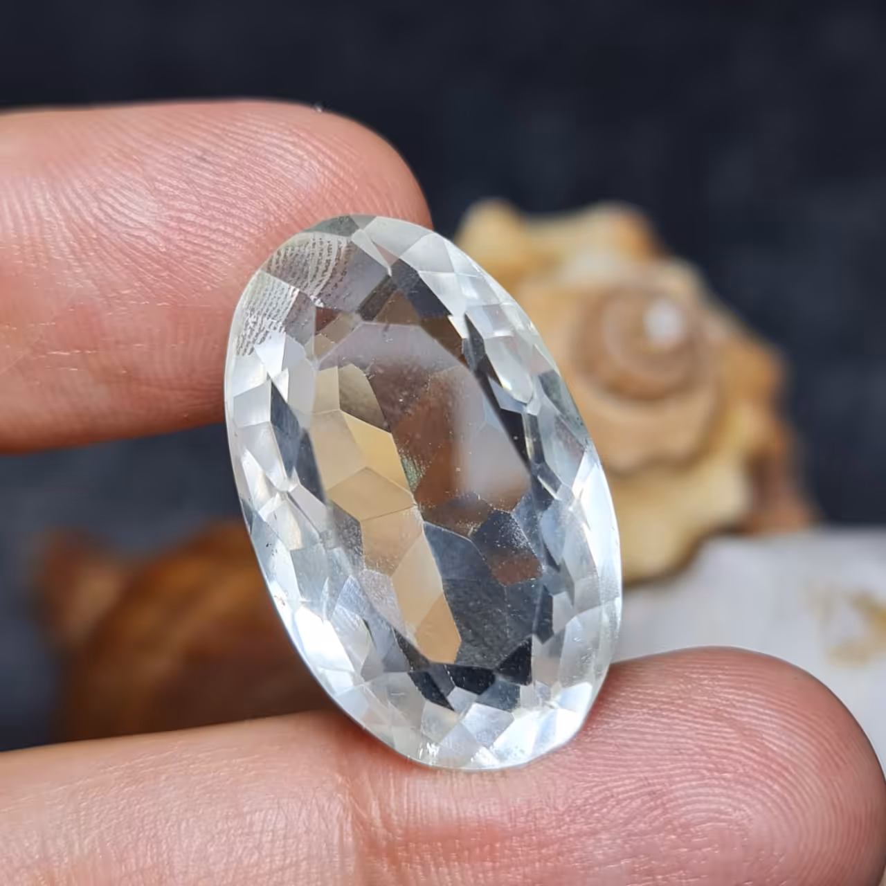  نگین درشت فوق العاده زیبای سنگ کوارتز پاک معدنی با وزن 41قیراط
کد  28100