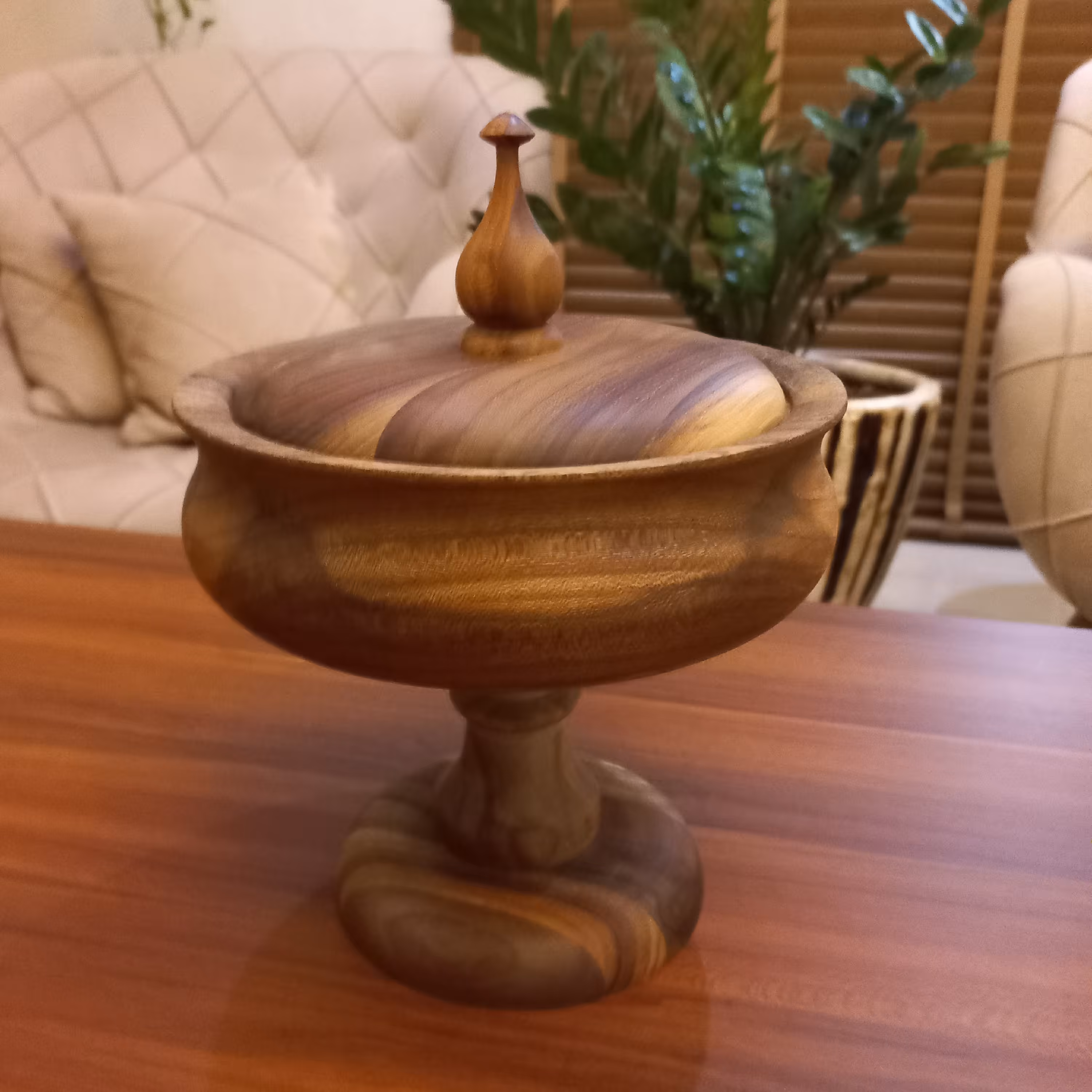 شکلاتخوری چوبی پایه دار