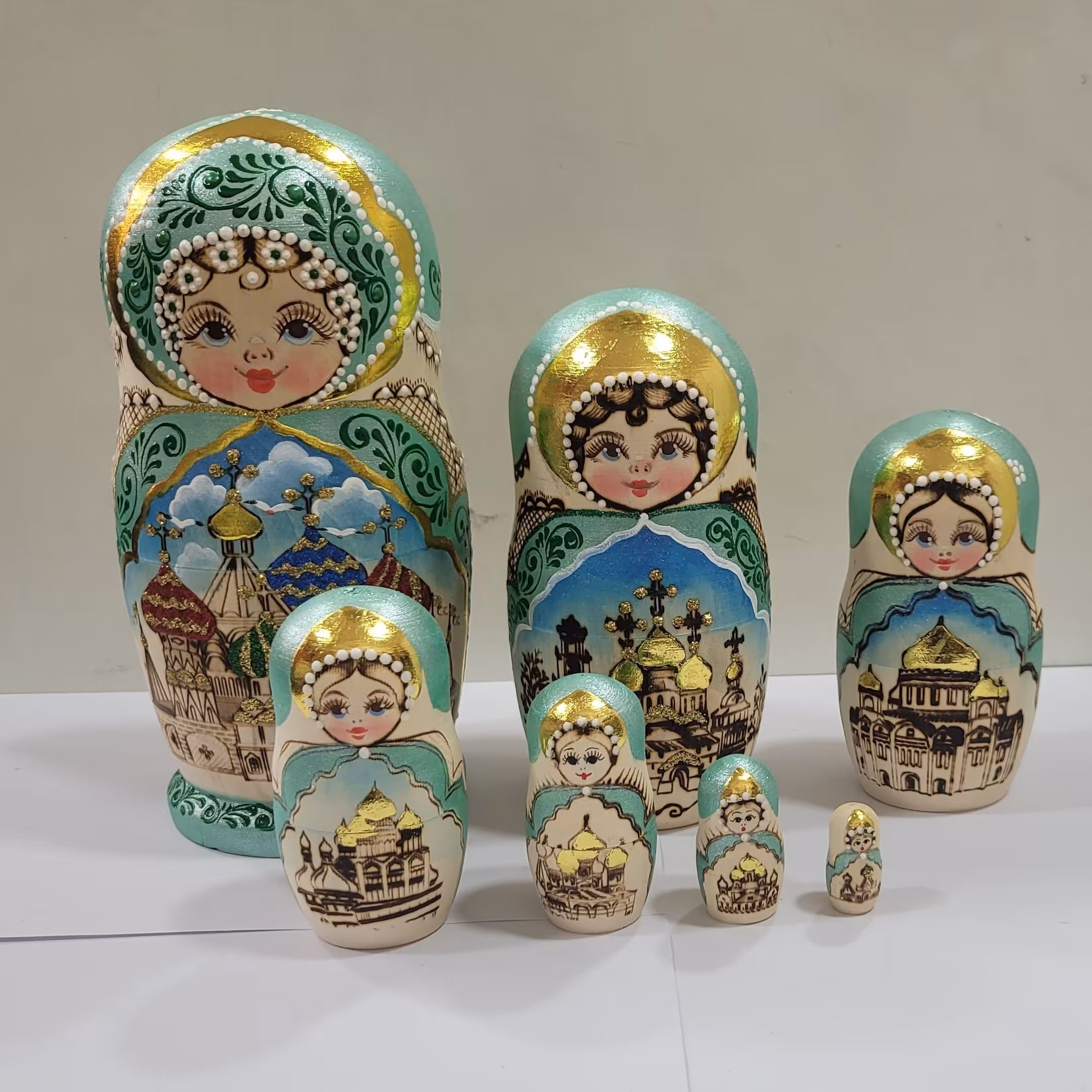 عروسک ماتریوشکا 22 سانتی 7 تکه جمع شونده  - چوبی واردات از روسیه  طرح خاص