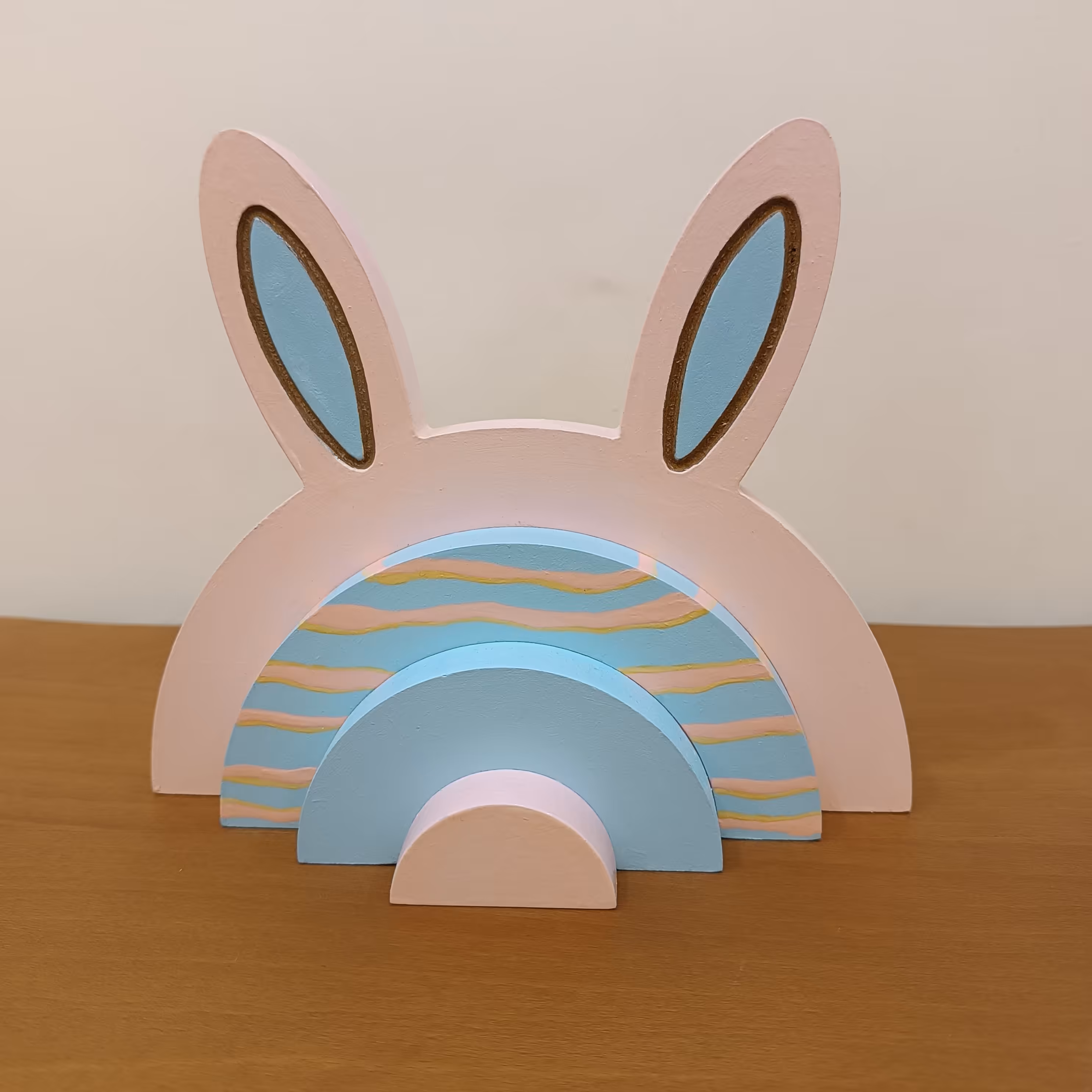 رنگین کمان خرگوش چوبی رنگ شده مناسب سیسمونی و بازی کودک رنگاچوب