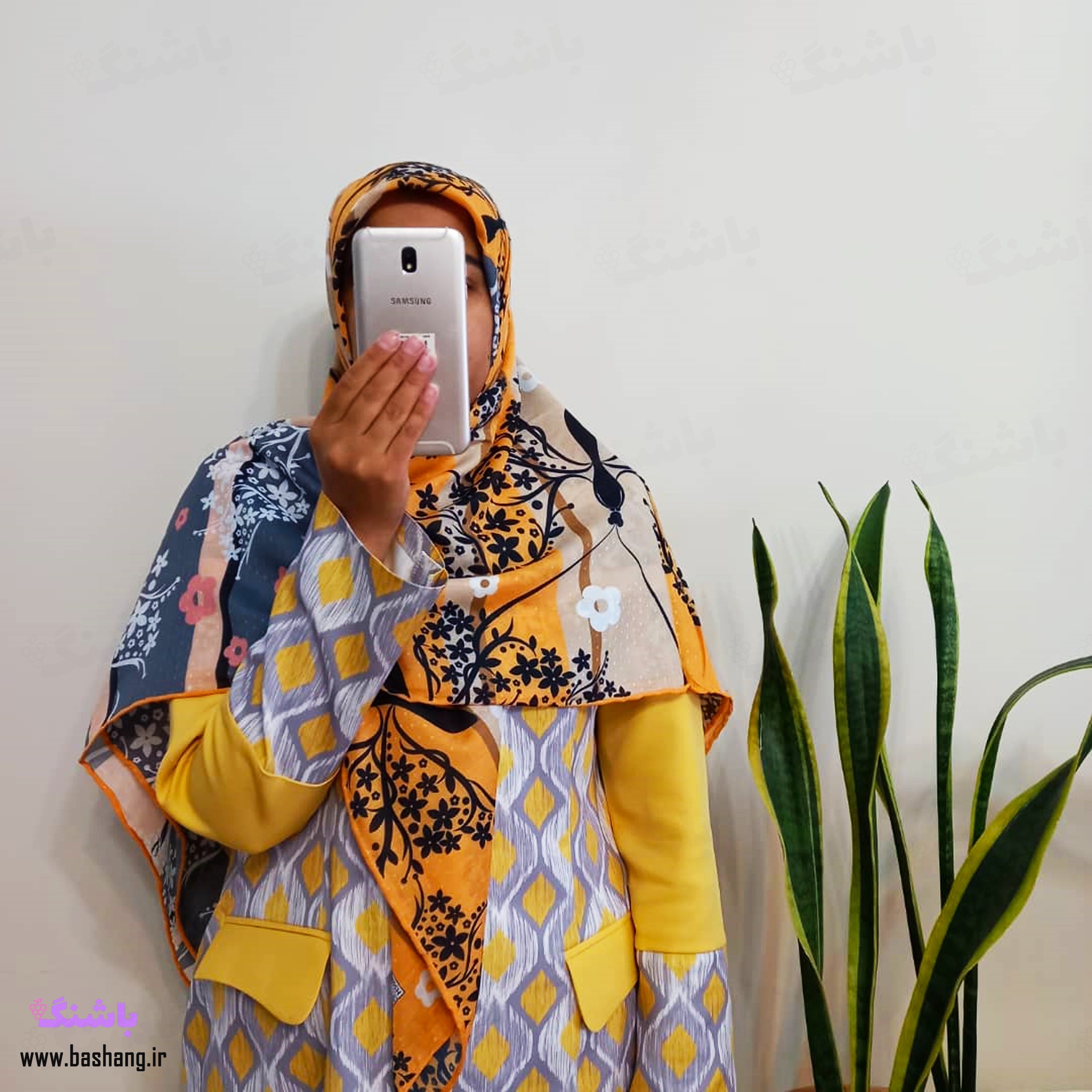 روسری نخی اسپرت قواره 140 ترکیب زرد و طوسی طرح گل