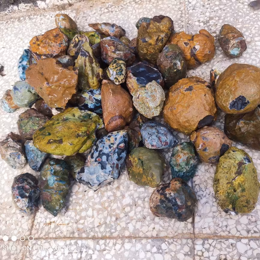 توپی های عقیق سوسنی اصل فردوس دررررشت و قواره دار  در پک های 3کیلویی مطابق عکس  هست .البته تصویر  6 کیلو هست نصف میشه 