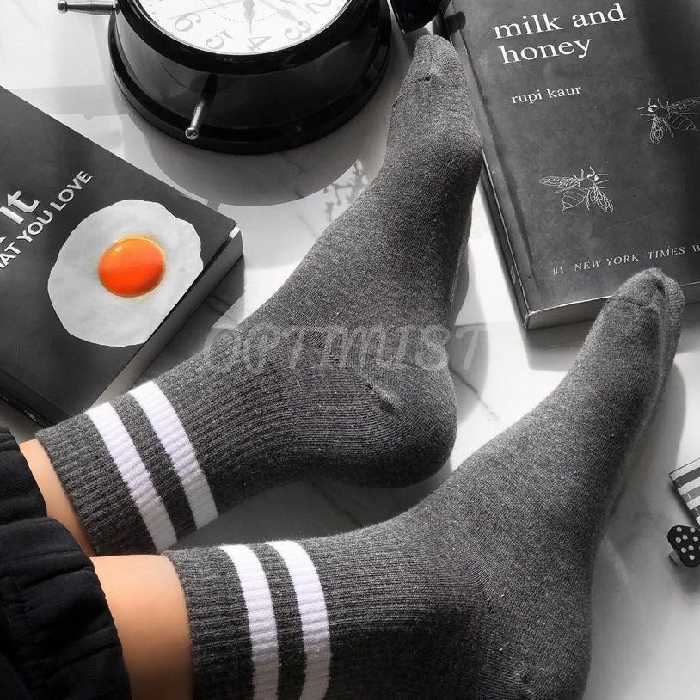 جوراب دوخط زمینه طوسی تیره نیم ساق نخ پنبه