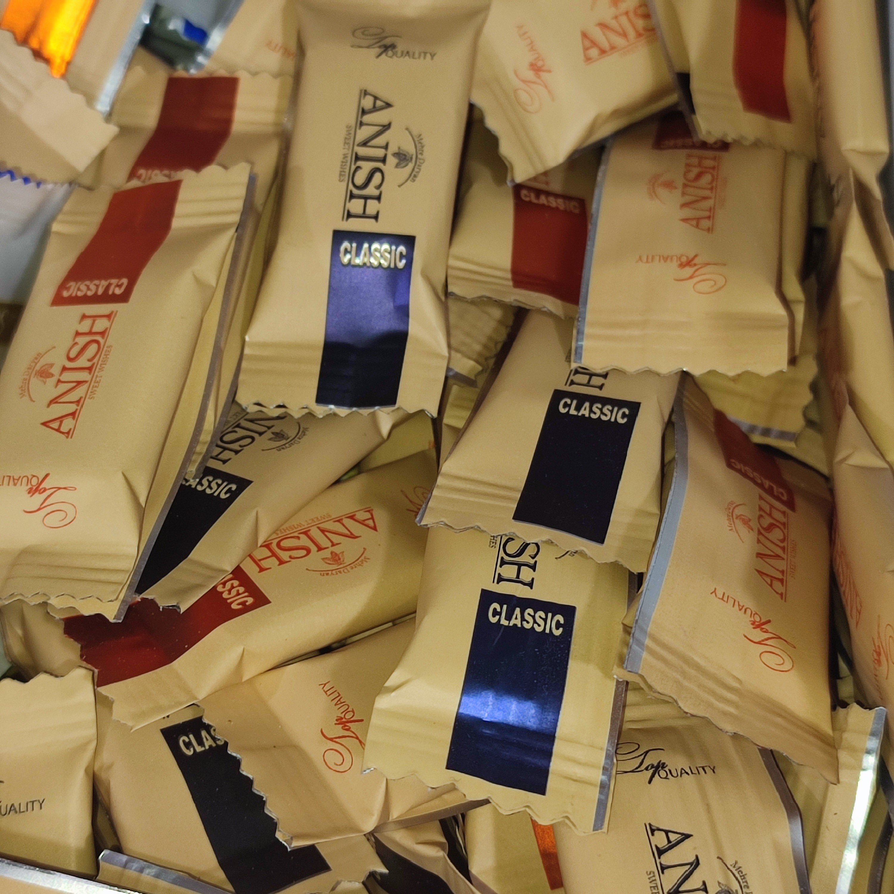 شکلات کاکائویی شیری کلاسیک آنیش 500گرمی