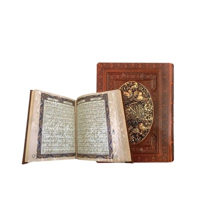 کتاب نفیس قرآن چرمی معطر همراه با جعبه سایز وزیری طرح چرم و مس