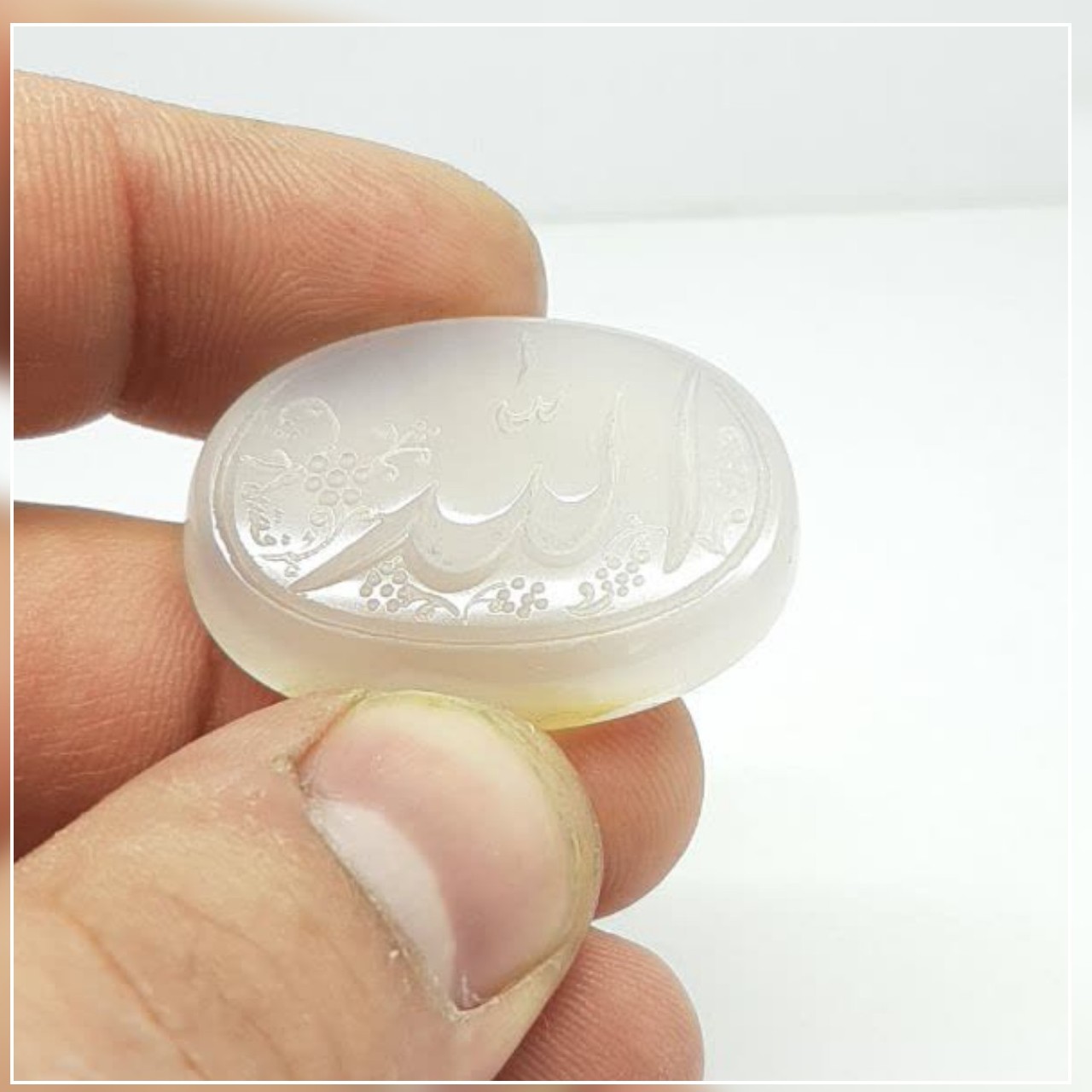 نگین های چشم نواز حکاکی شد