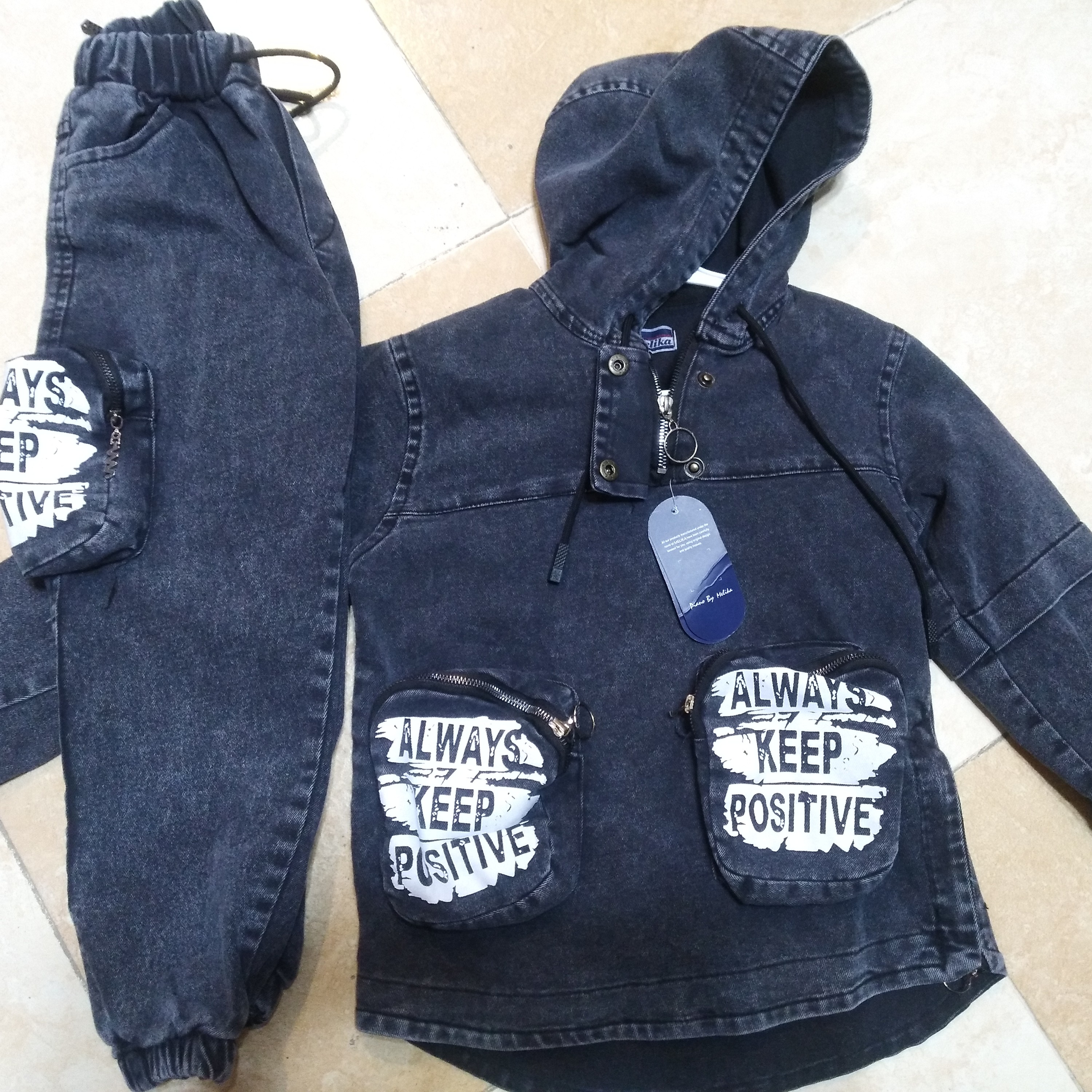 ست دو تیکه لی هودی و شلوار اسپرت کیفیت فوق العاده مقاوم و عالیییییی رنگ ثابت مناسب سنین 6 الی 12 سال