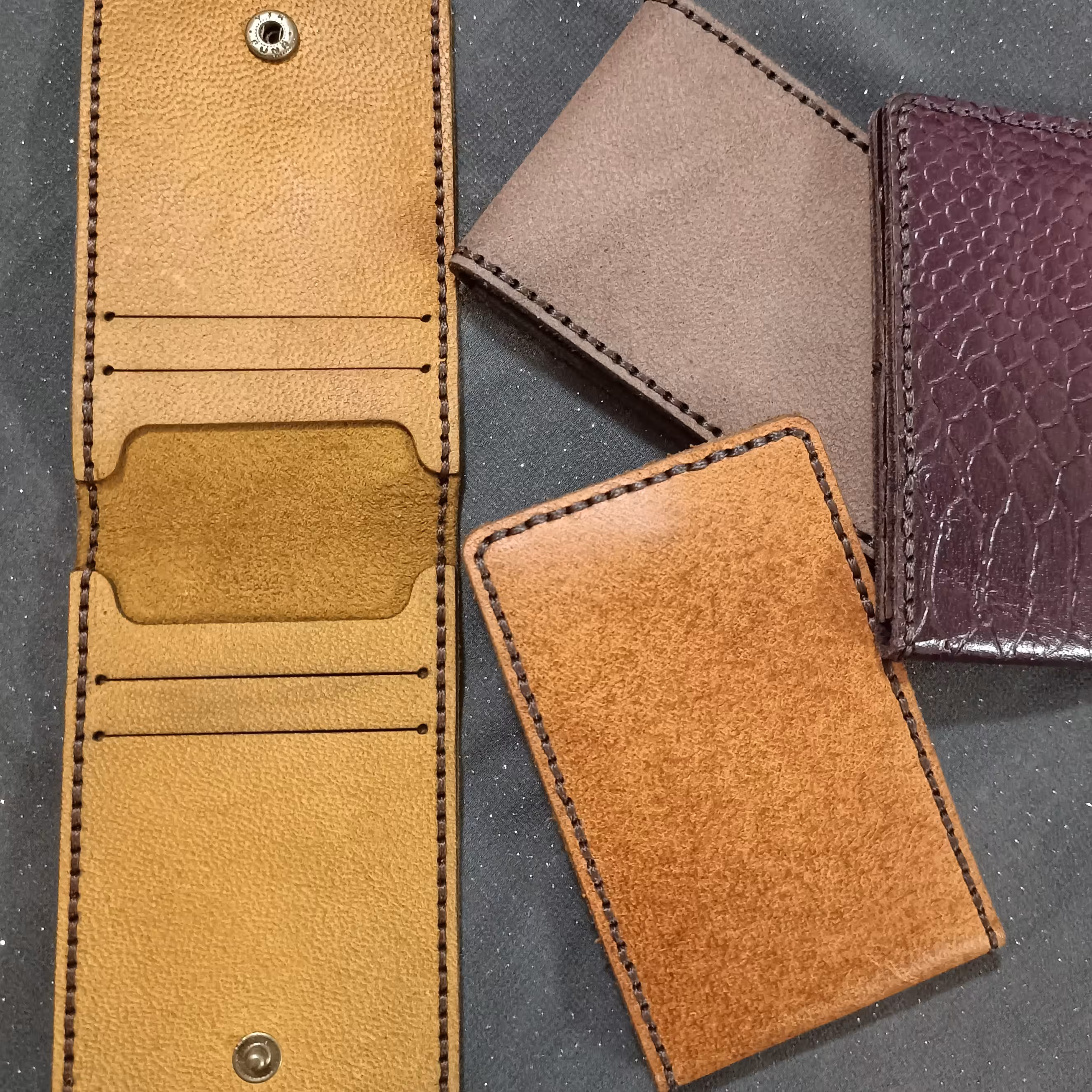 جا کارتی چرم دست دوز داخل دکمه