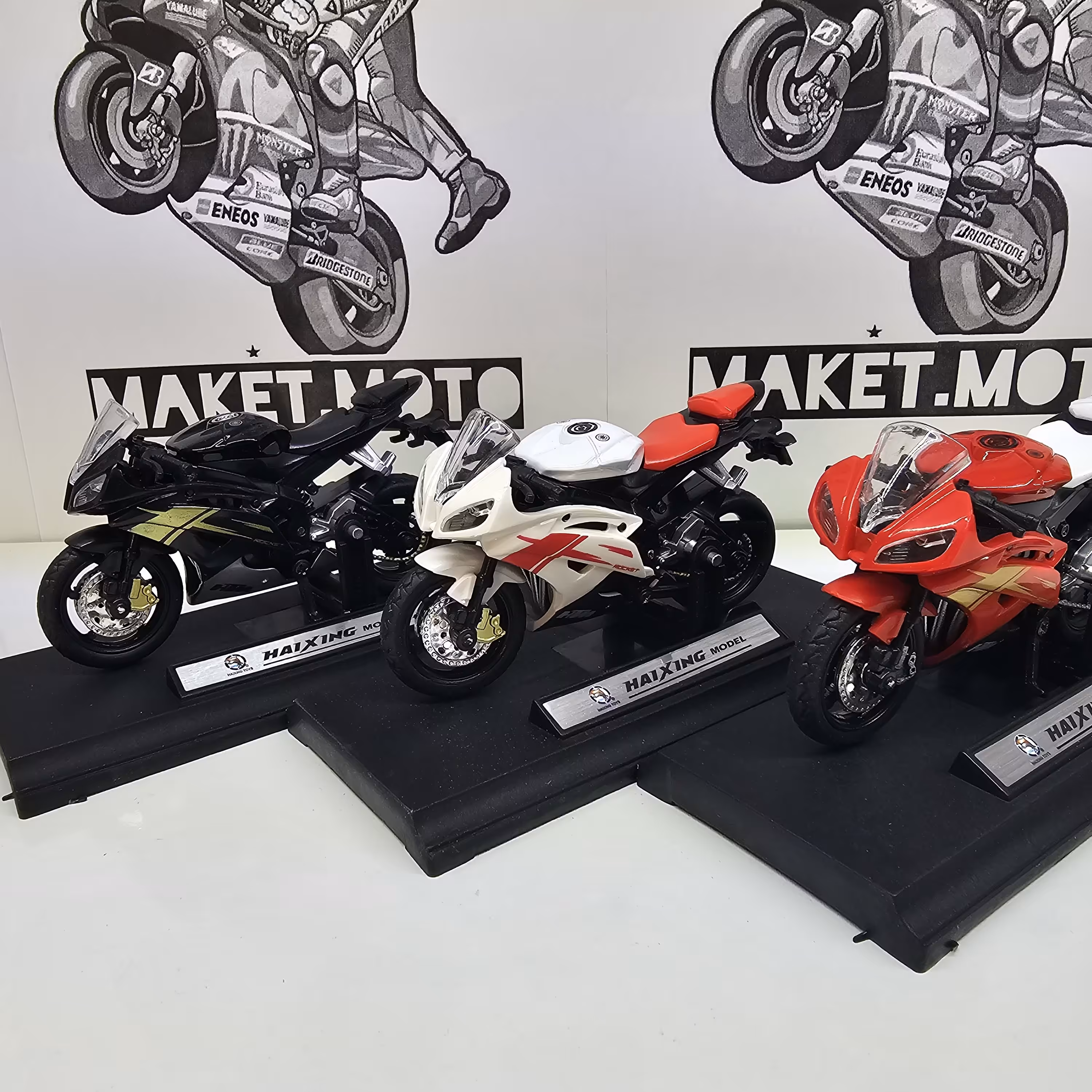 ماکت موتور یاماها r6 سایز 1و18 در سه رنگ برند مکس انرژی