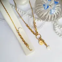 گردنبند آویز سکه الیزابت و گردنبند صدف با گردنبند تیفانی و گوشواره صدف 