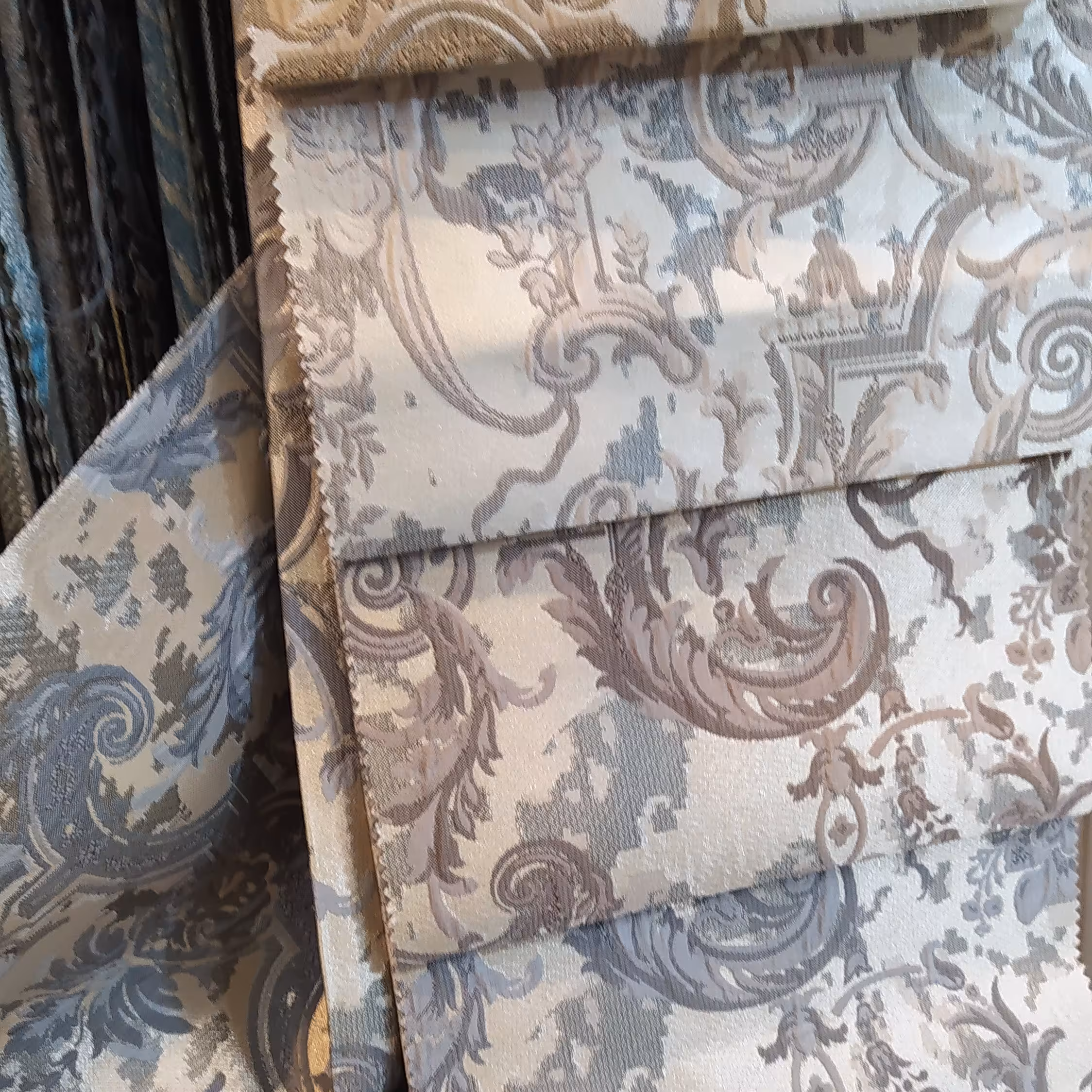 پارچه پرده ساتن گل برجسته 