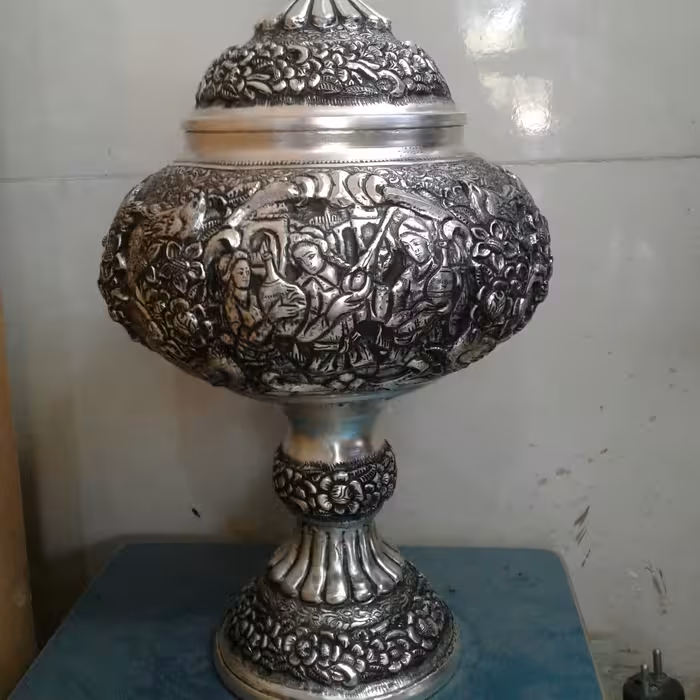 گز خوری قلمزنی مسی با ابکاری نقره با قلم گل  برجسته وچهره