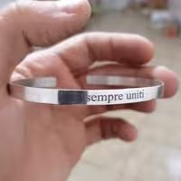 بنگل یا دستنبد نقره. با حک دلخواه شما مناسب برای آقایان و خانمها. 