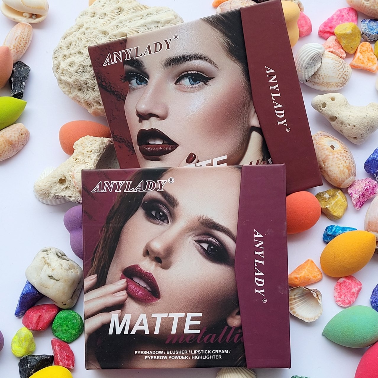 پالت سایه چشم کیفی  پالت چند کاره آنی لیدی دختر  شامل سایه چشم شاین سایه چشم مات پالت رژلب  ( آرایشی بهداشتی یاقوت )