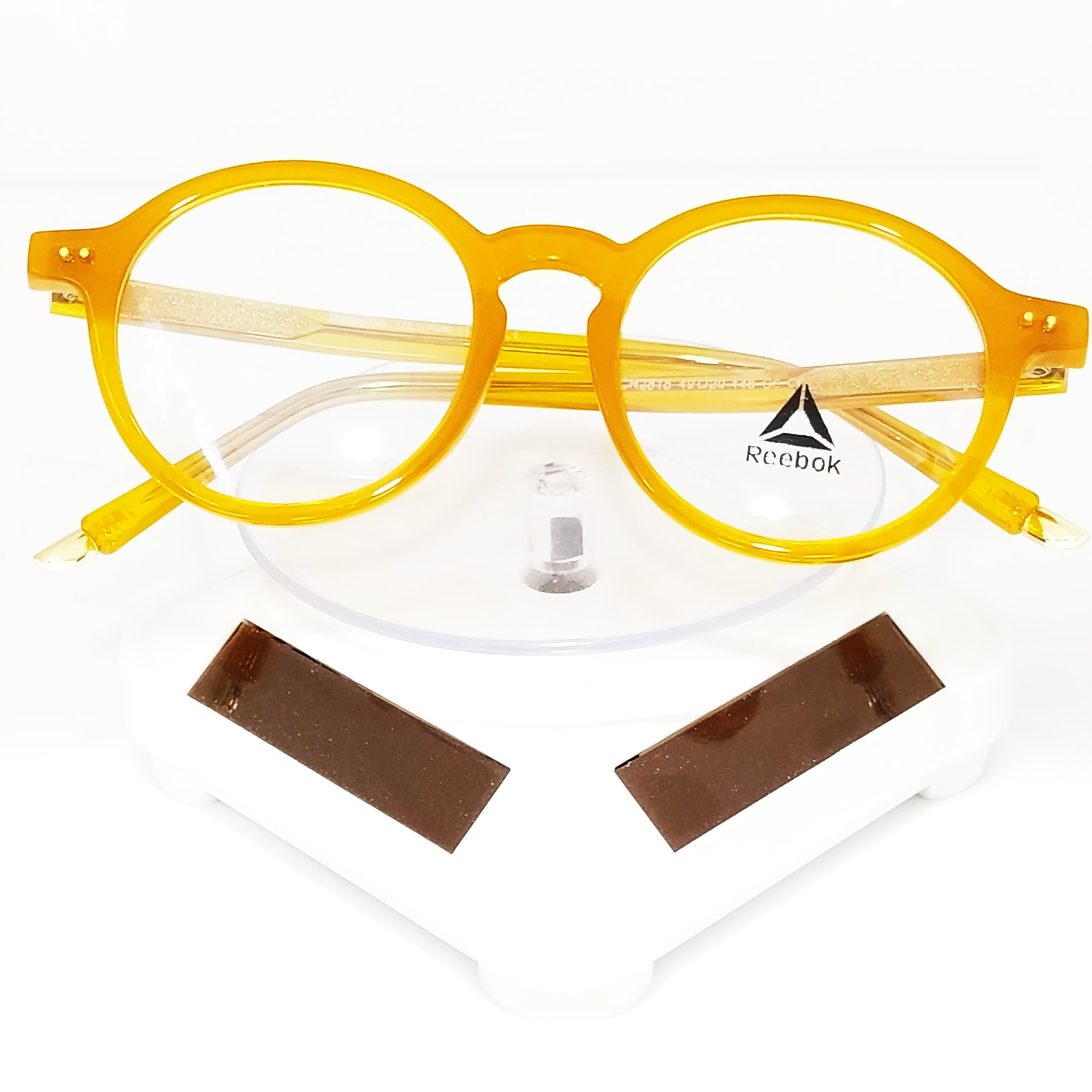 عینک طبی  گرد رنگ زردمدل تمام گرد 
برند REBOOK 
درجه کیفی بسیار عالی
جنس فریم تمام قاب کائوچو