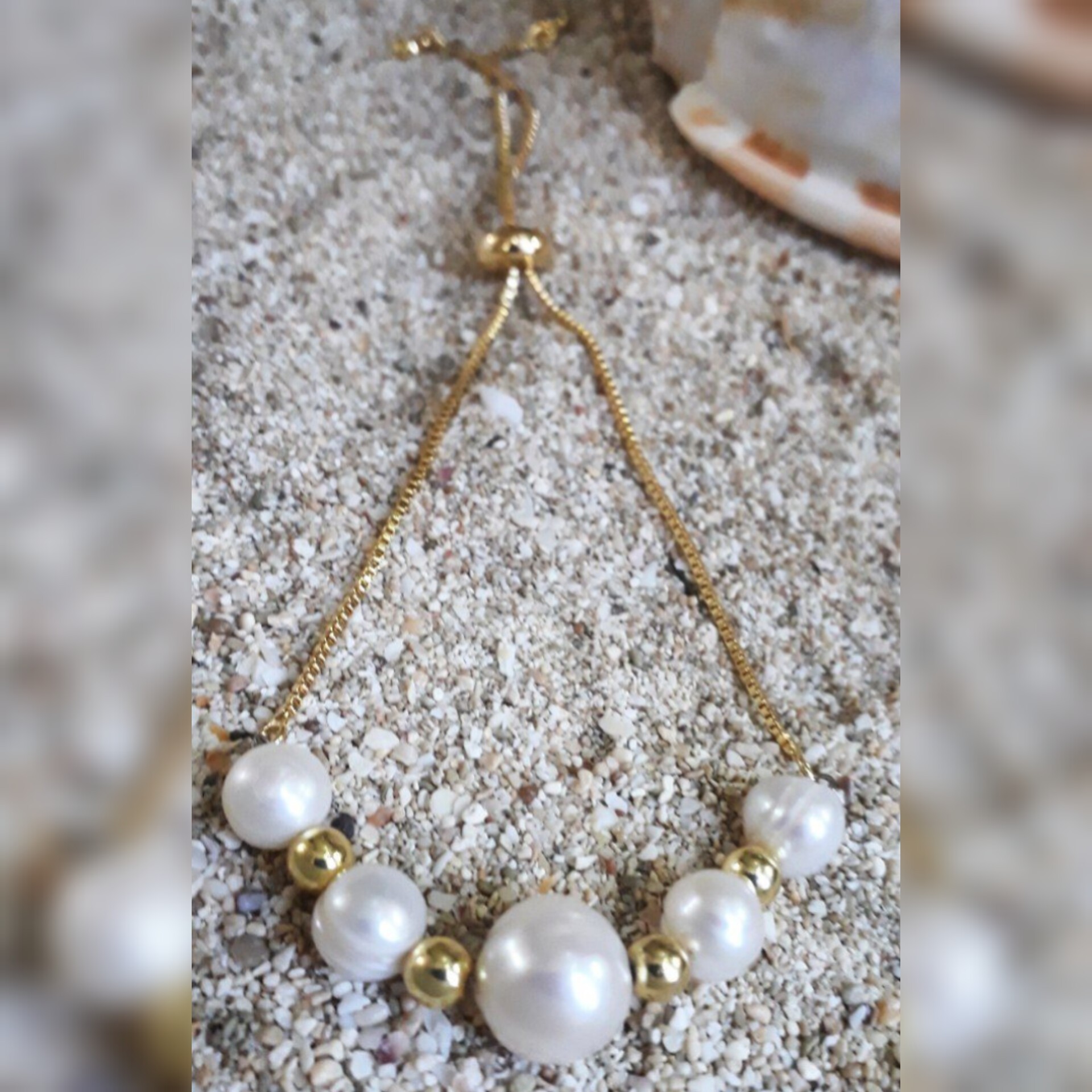 دستبند شیک و لاکچری مروارید طبیعی و سنگ حدید طلایی کد 265 E 