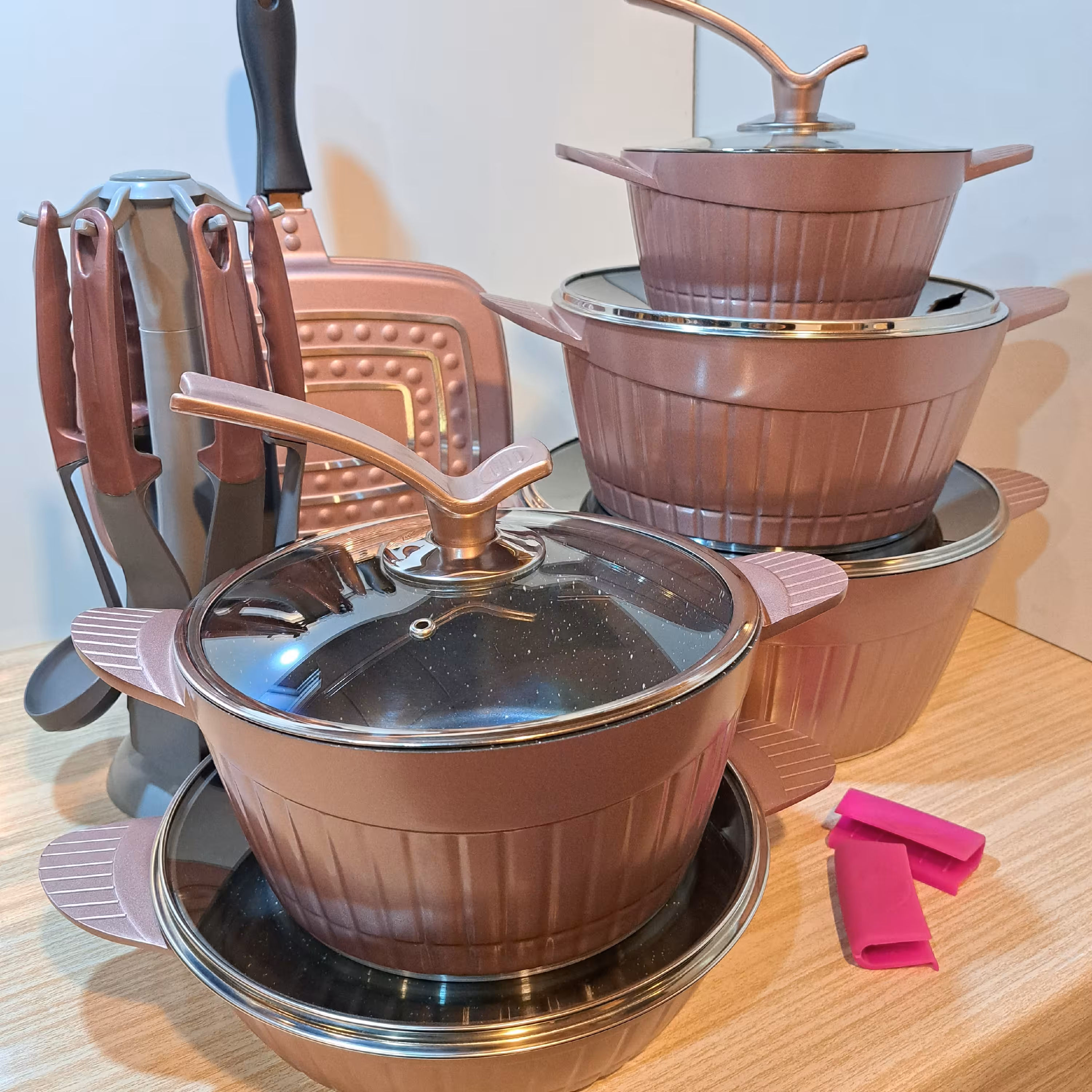 سرویس قابلمه  چدن  22 پارچه هافنر رنگ صورتی رزگلد