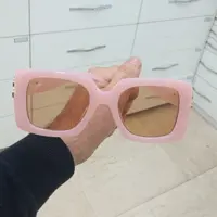 عینک آفتابی زنانه مربعی مارک باربری دارای یوبی 400(رنگ صورتی)