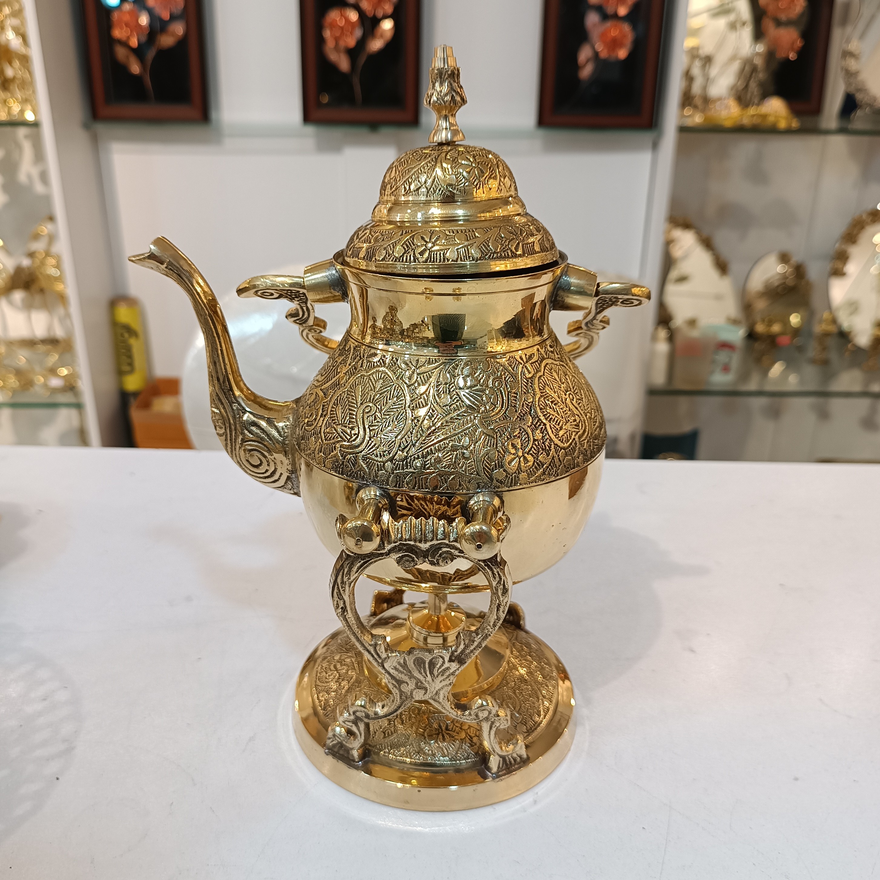 قوری برنجی (برنز)دکوری و تزئینی وارمر دار  600 سی سی طرح طاووس پایه گردوارداتی کیفیت درجه یک بدون تغییر رنگ 