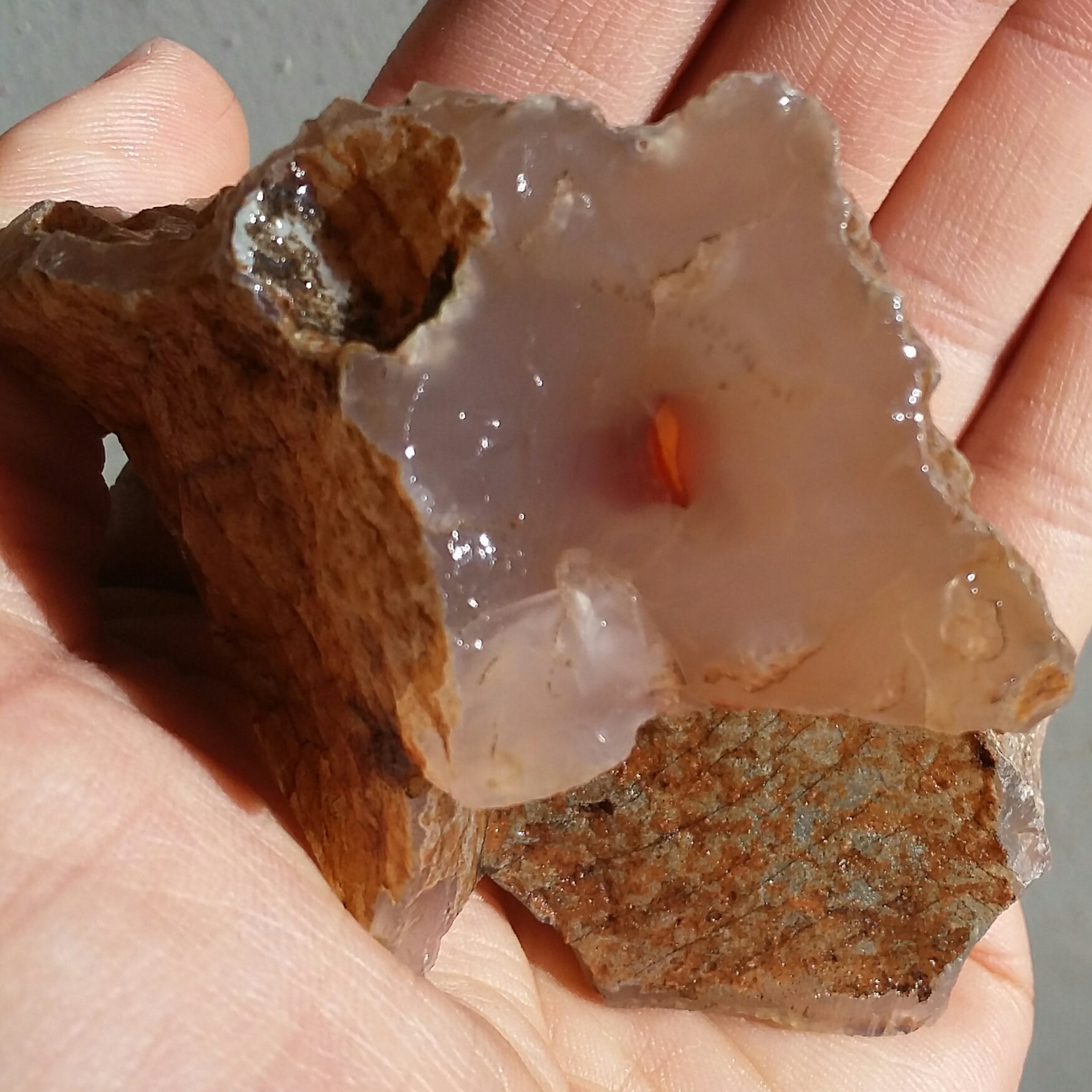 سنگ راف عقیق رنگی تو سرخ محشر دیدنی
100درصد طبیعی
شاهکار خلقت
تصویر از چند جهت نمونه خاص و کلکسیونی 