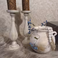 شمعدان پلی استر پتینه شده ارتفاع سی و سه و بیست و هفت (پس کرایه)