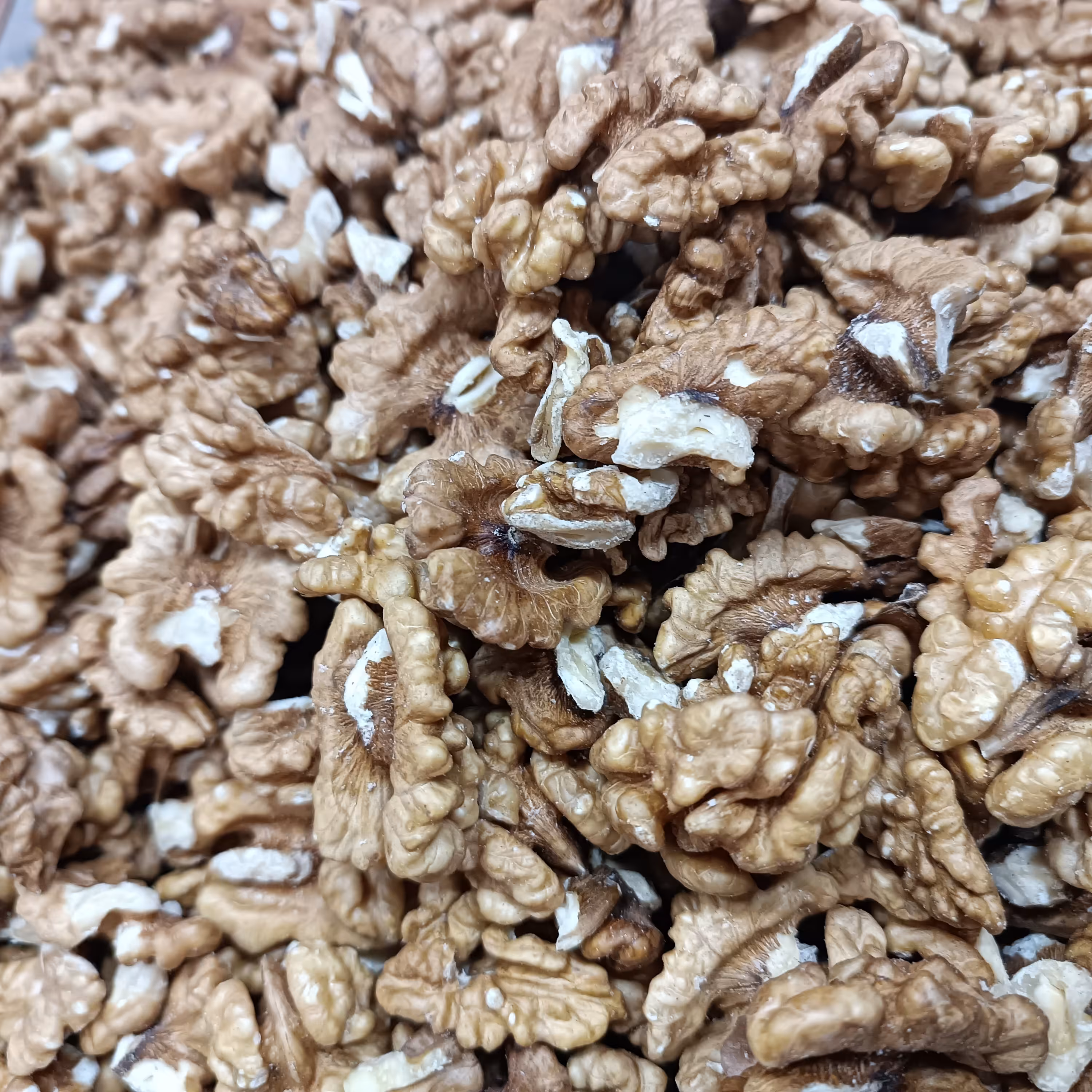 مغز گردو بلغار اعلا  و سفید (نیم کیلویی)