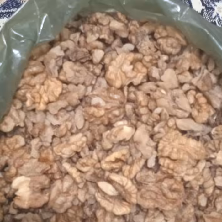 مغزگردواعلا(محله گل و بلبل )1000گرمی بهداشتی وآماده مصرف  محصول بهشت ایران زمین