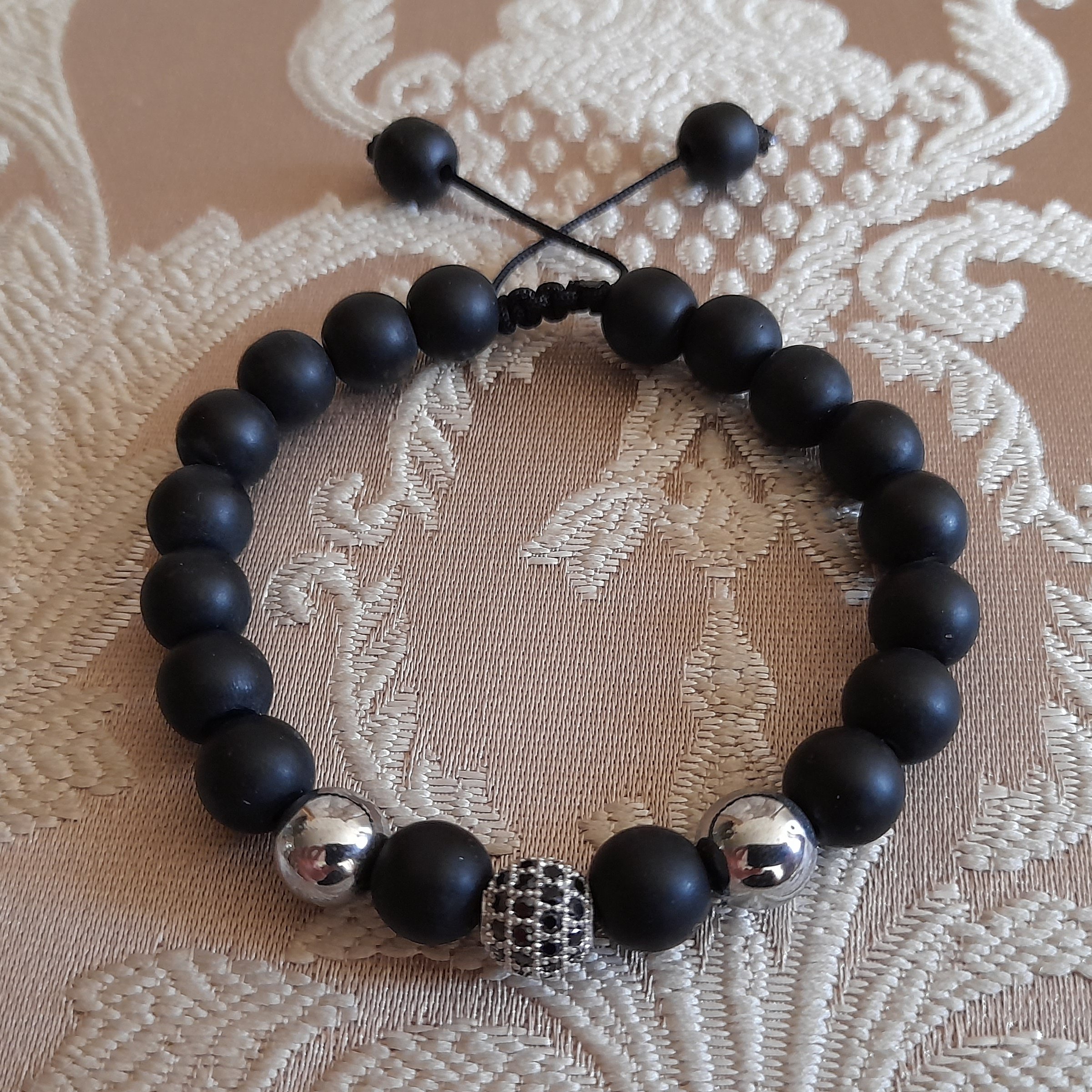 دستبند اونیکس مشکی مات با گوی سوارسکی و سنگ حدید