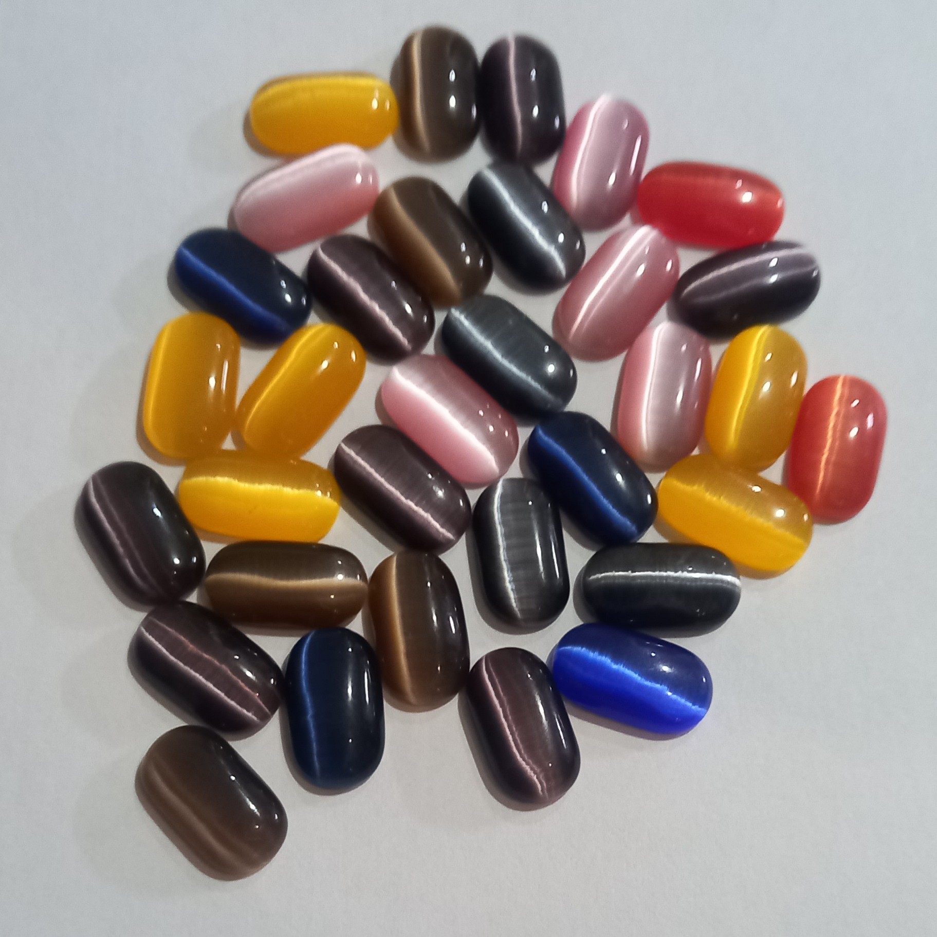 چشم گربه تراش بیضی با تلألو رنگ عالی و درخشان 