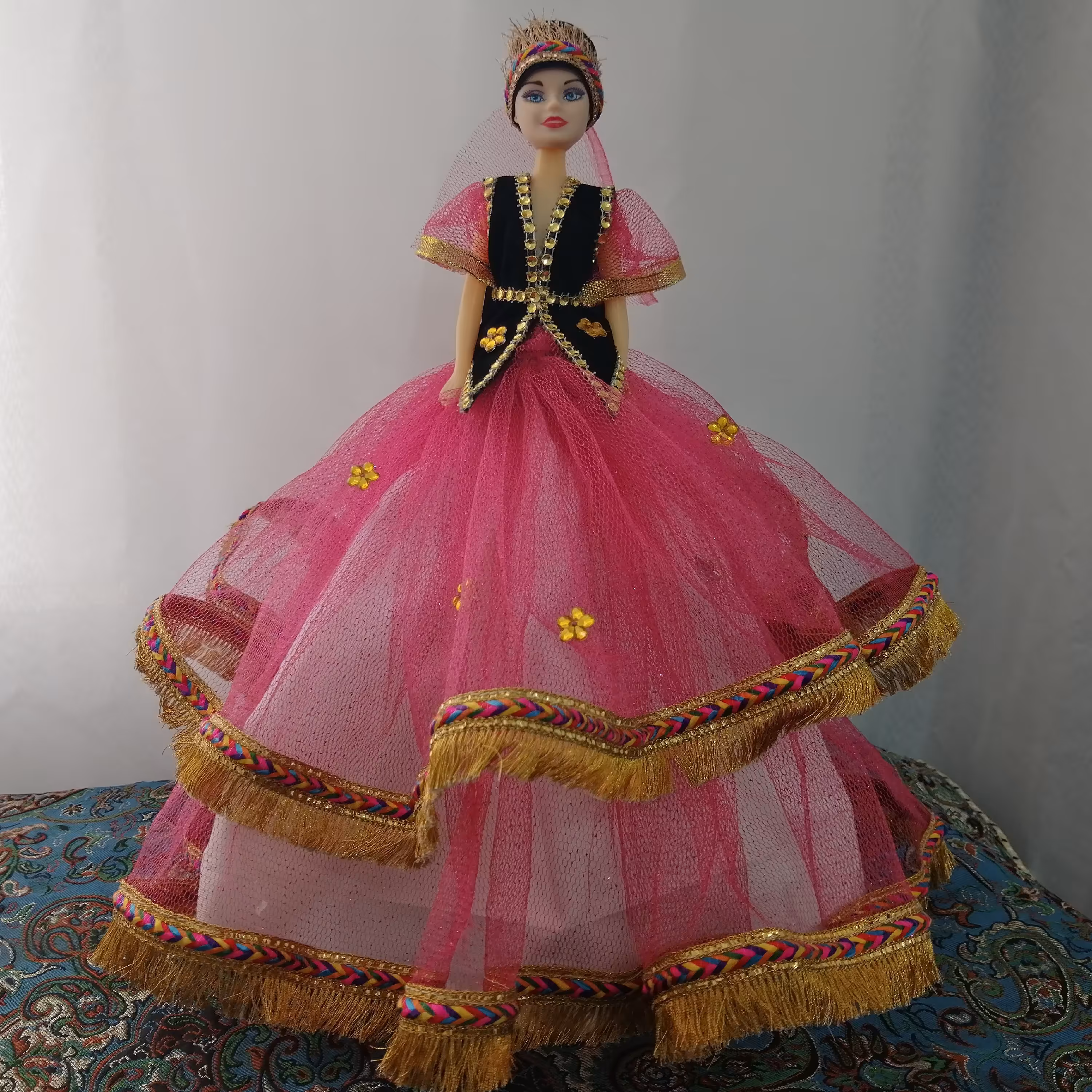 عروسک سنتی سایز 30 سانتی متر  رنگ قرمز  کد612