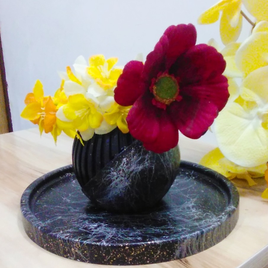 گلدان و سینی طرح ماربل مشکی