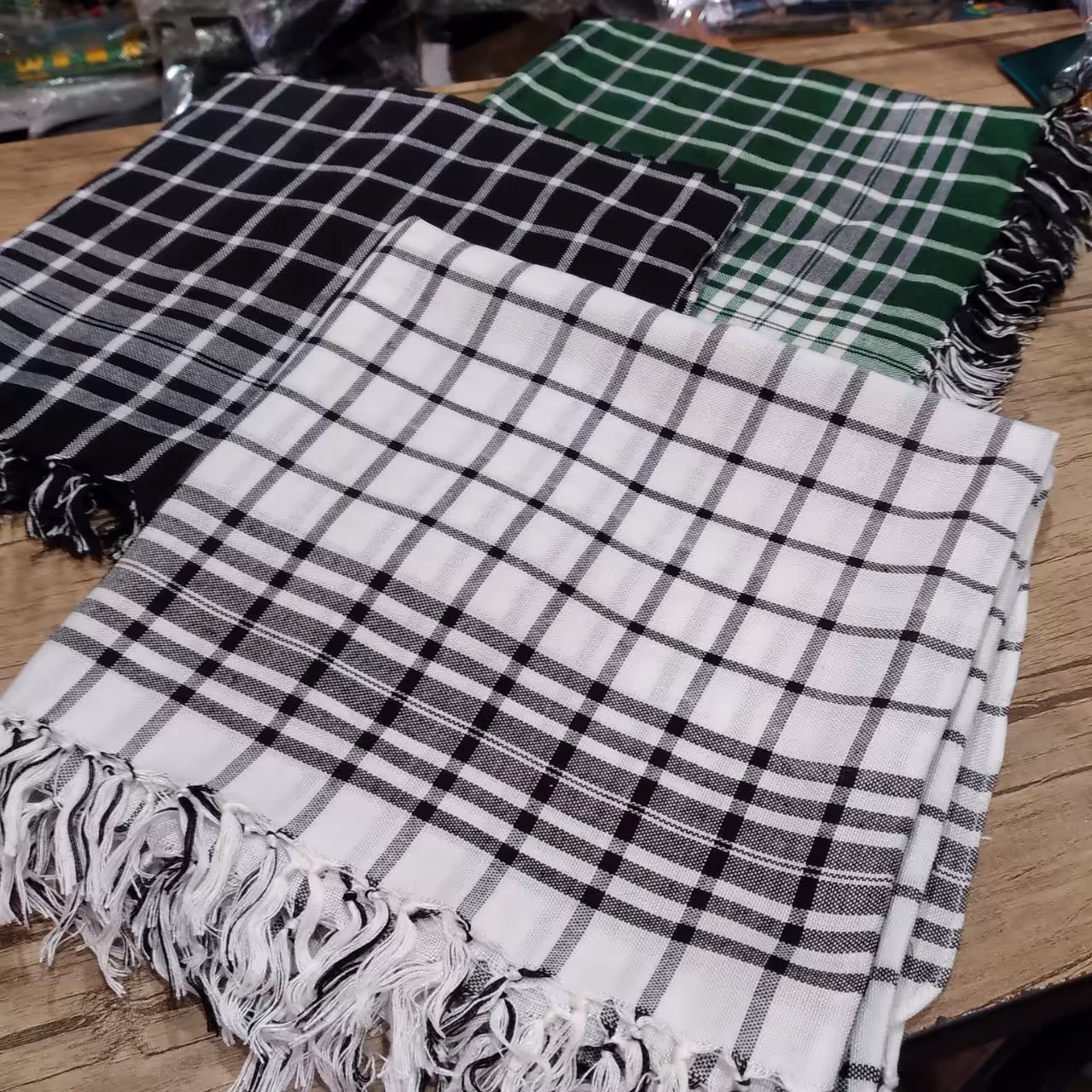 چفیه ایرانی دست بافت جنس کاملا نخی درجه یک و عالی کاملا نرم و لطیف سایز 110 سانت