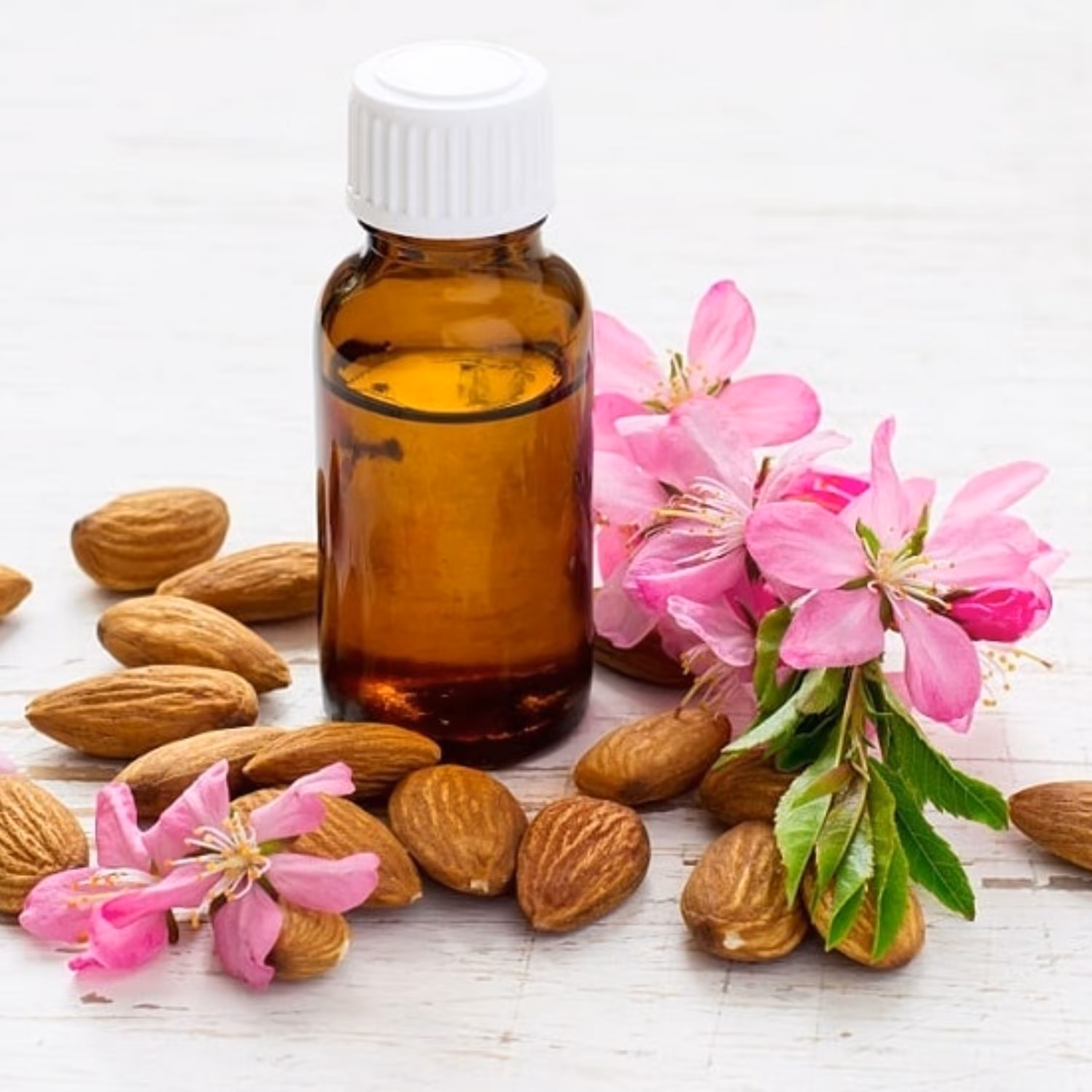 اسانس مایع خوراکی بادام تلخ برند آلمانی در بسته 100 گرمی