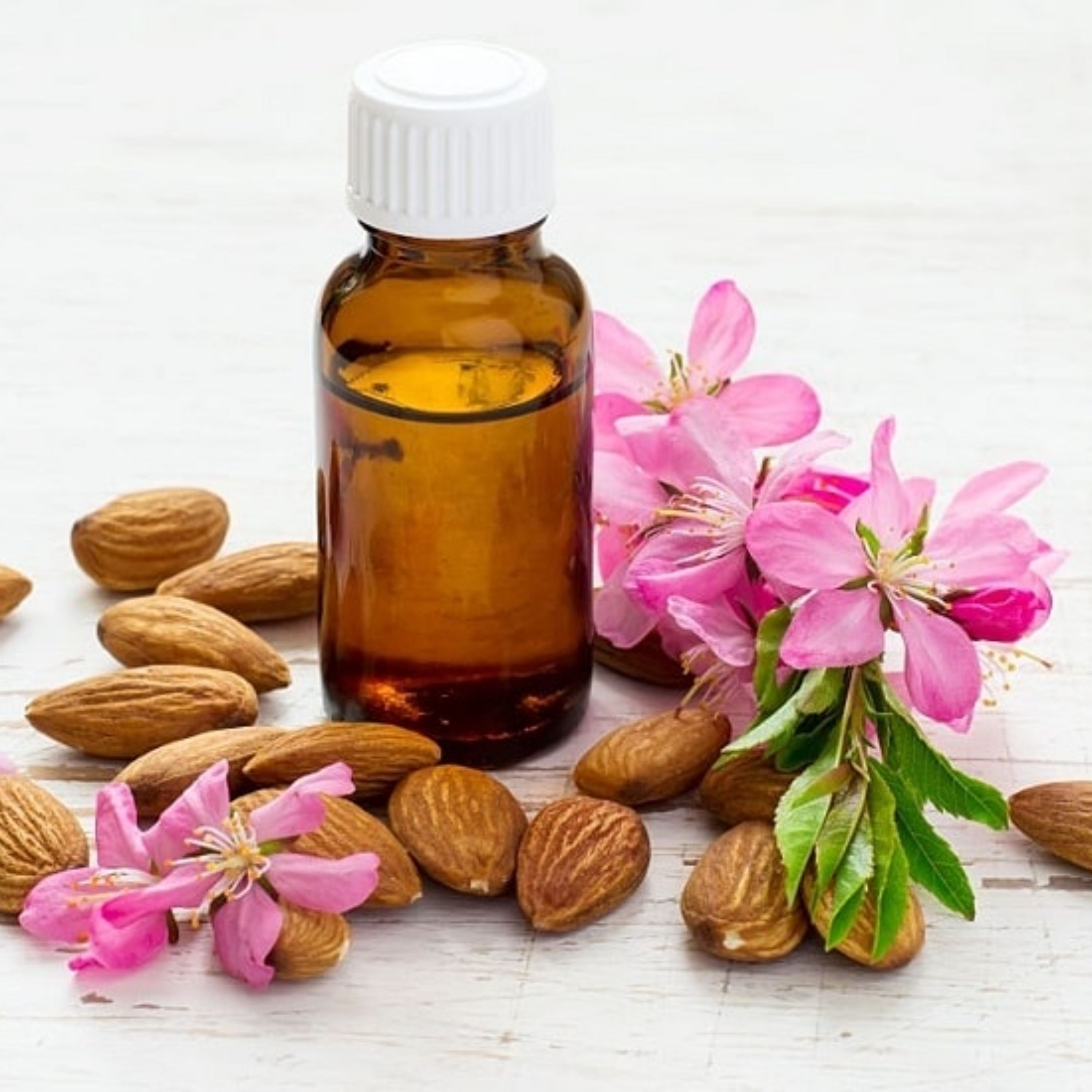 اسانس مایع خوراکی بادام تلخ برند آلمانی در بسته 100 گرمی