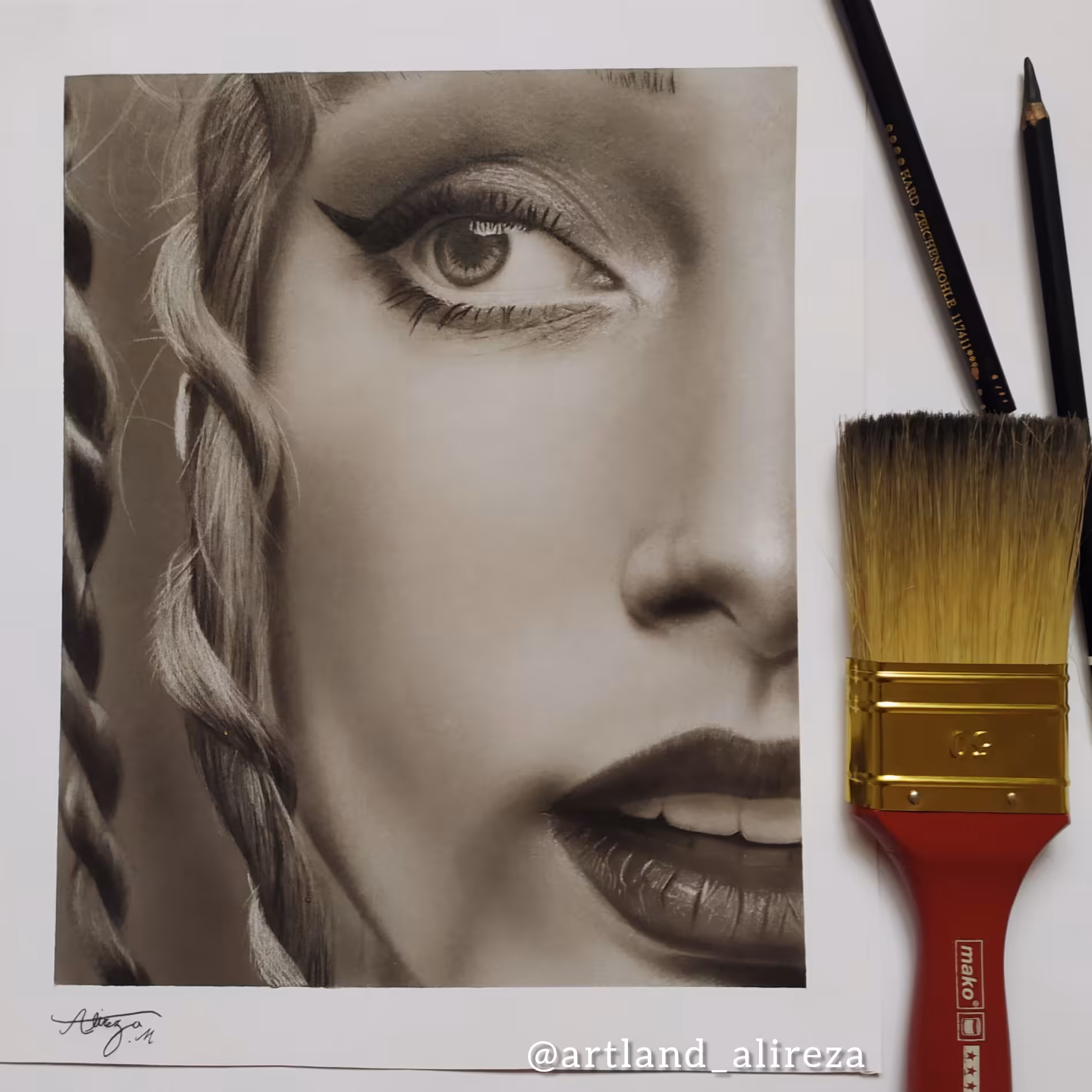 طراحی تابلو سیاهقلم خانم جوان سایز A4