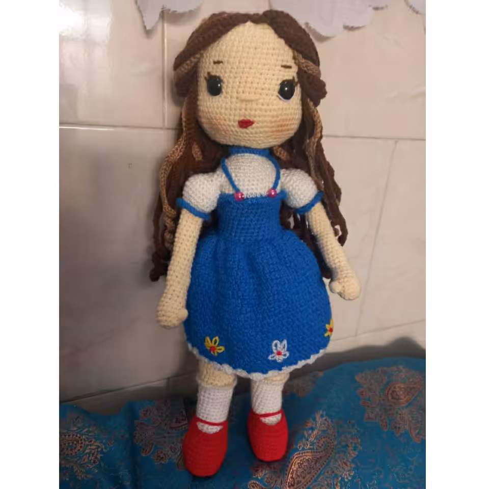 عروسک بافتنی دوروتی با موهای هایلایت شده