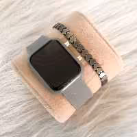 ست ساعت ال ای دی بندژله ای مستطیل طوسی همراه با دستبند حدید
کیفیت عالی