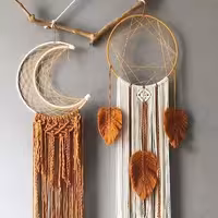 اویز ماه و دایره دریم کچر و مکرومه ..یک ترکیب عالی و با رنگبندی دلخواه قابل سفارش.با بهترین متریال و کیفیت...برای هدیه