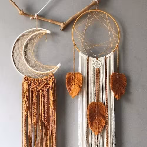 اویز ماه و دایره دریم کچر و مکرومه ..یک ترکیب عالی و با رنگبندی دلخواه قابل سفارش.با بهترین متریال و کیفیت...برای هدیه