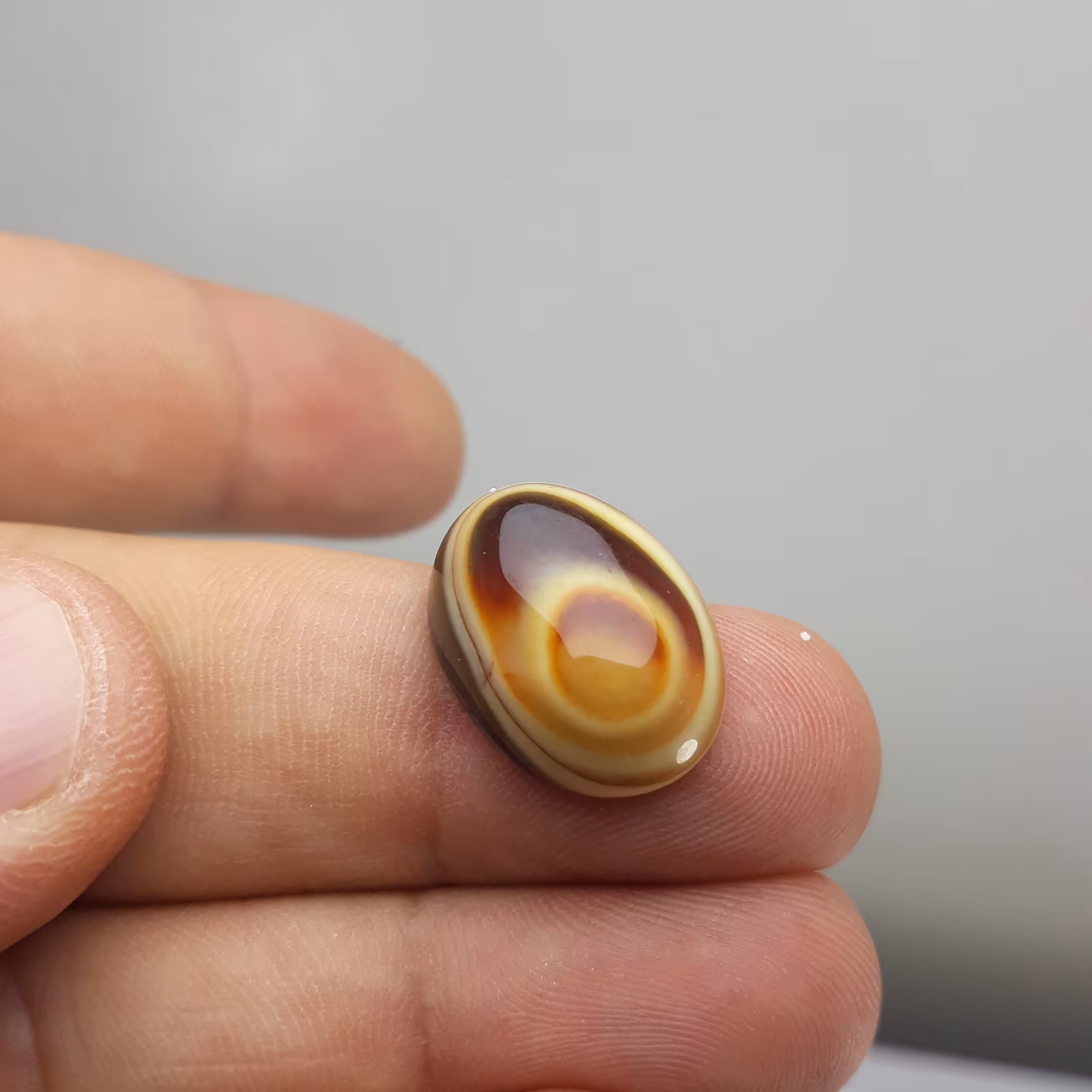 نگین عقیق سلیمانی با نقوشی بی نظیر  و معدنی