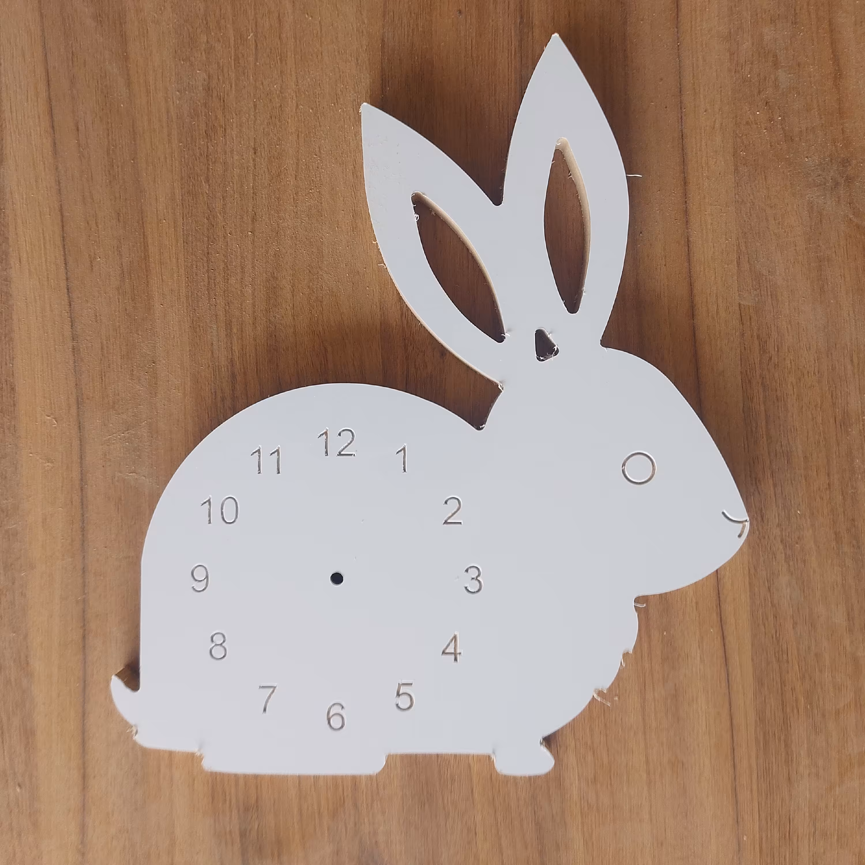 ساعت چوبی طرح خرگوش 
