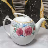 قوری چینی نگین کوچک تهیه شده از بهترین مواداولیه پذیرایی چای دمنوش