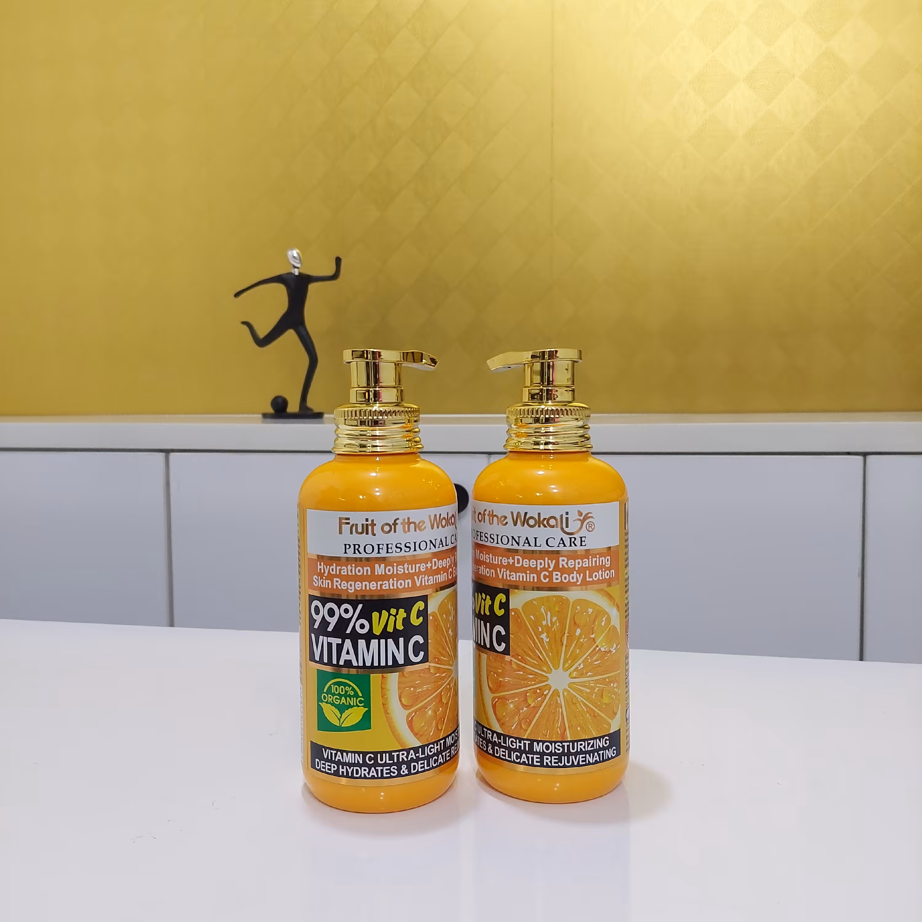 لوسیون بدن Fruit of Wokali Professional care   ویتامین سی 99 درصد 500 میل