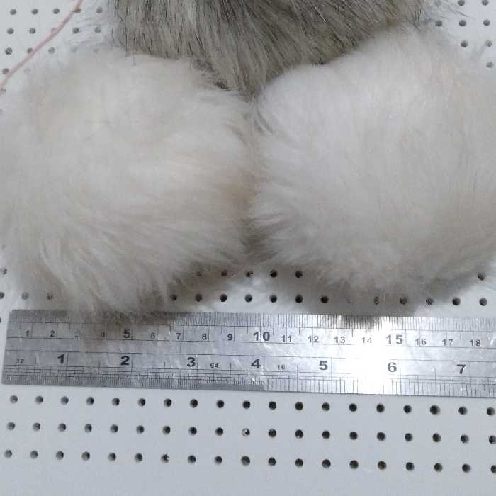 پوم پوم منگوله رنگ سفید سایز ده سانت دو عدد موجودواست