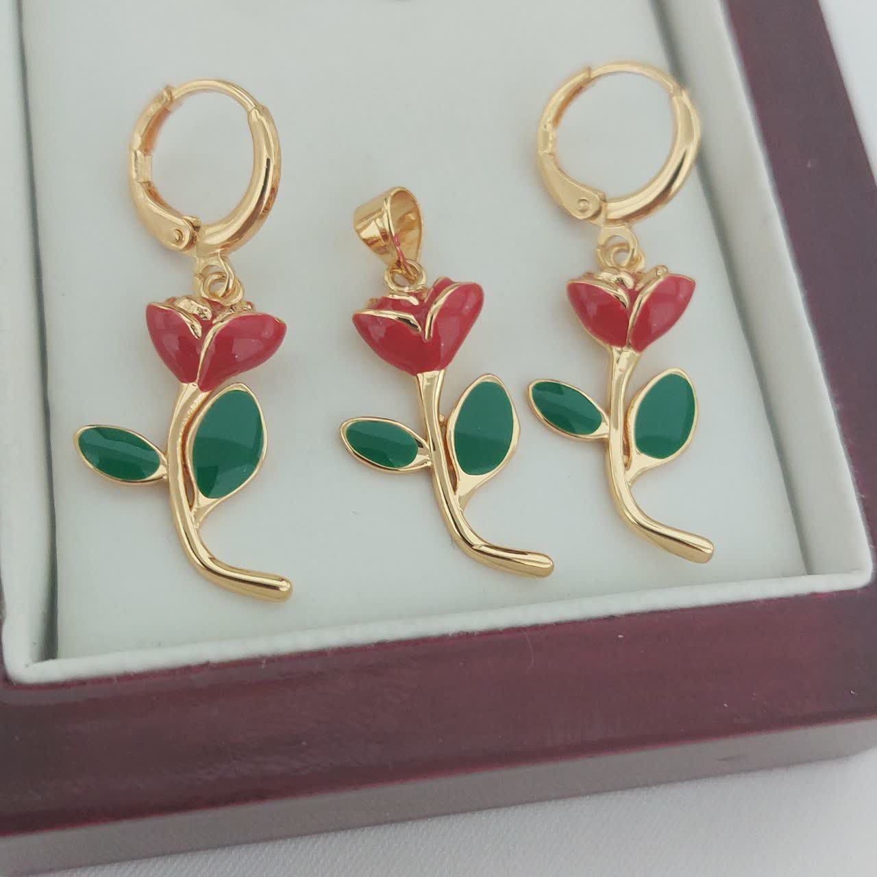 گردنبند گل رز کد11171 طرح طلا.با آبکاری طلا.ضد حساسیت.رنگ ثابت