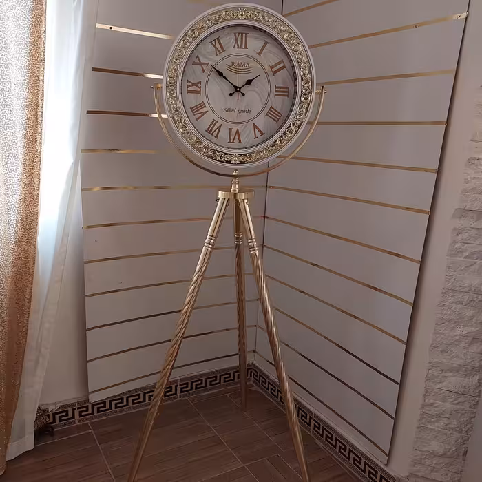 ساعت 3پایه ایستاده سفید طلایی پایه فلز مظفری