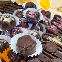 شکلات طعم دار با مغز های دلخواه با وزن دلخواه