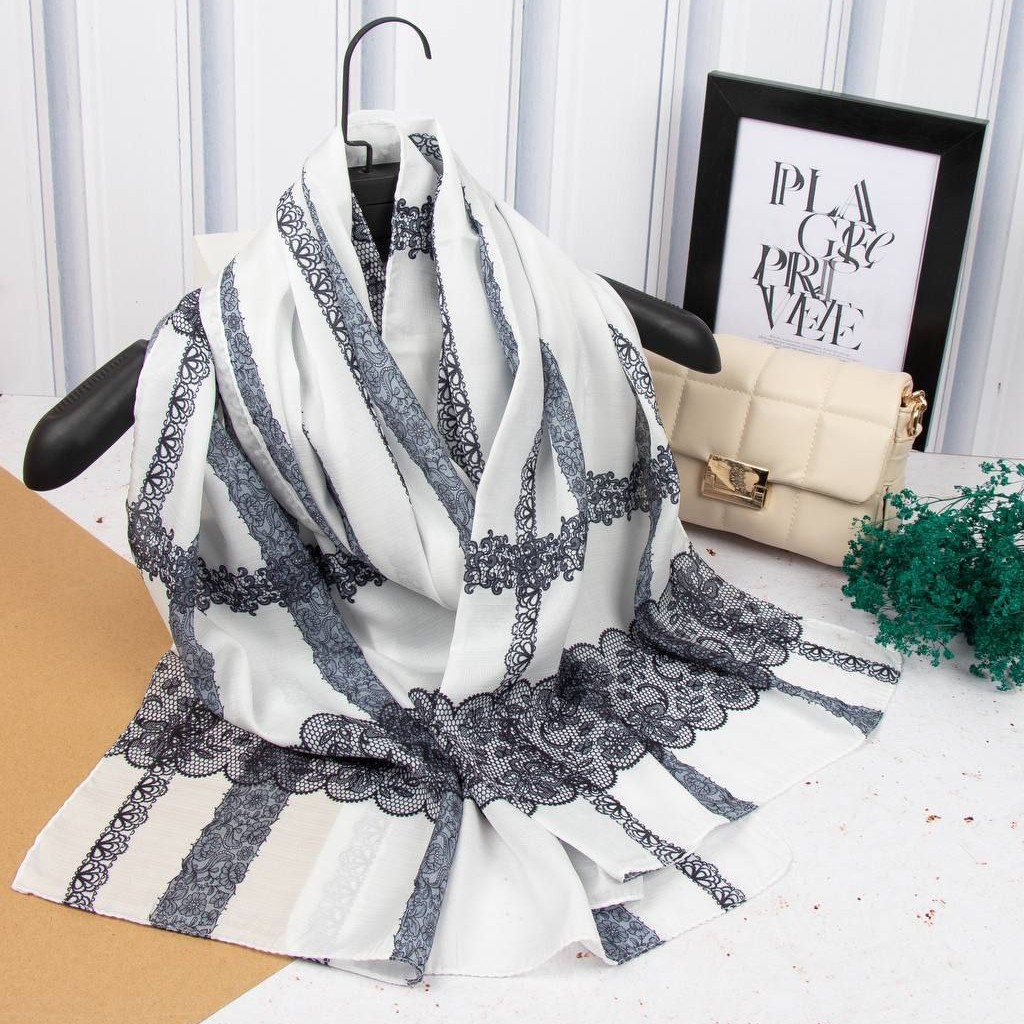 شال سوپرنخ طرح گیپور زمینه سفید با  ارسال رایگان 