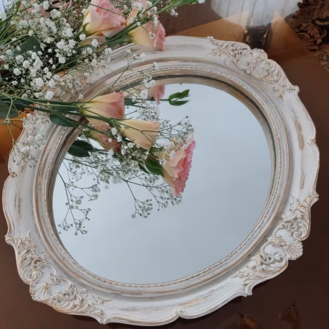 سینی آینه ای دکوری و قابل استفاده در پذیرایی از مهمانها