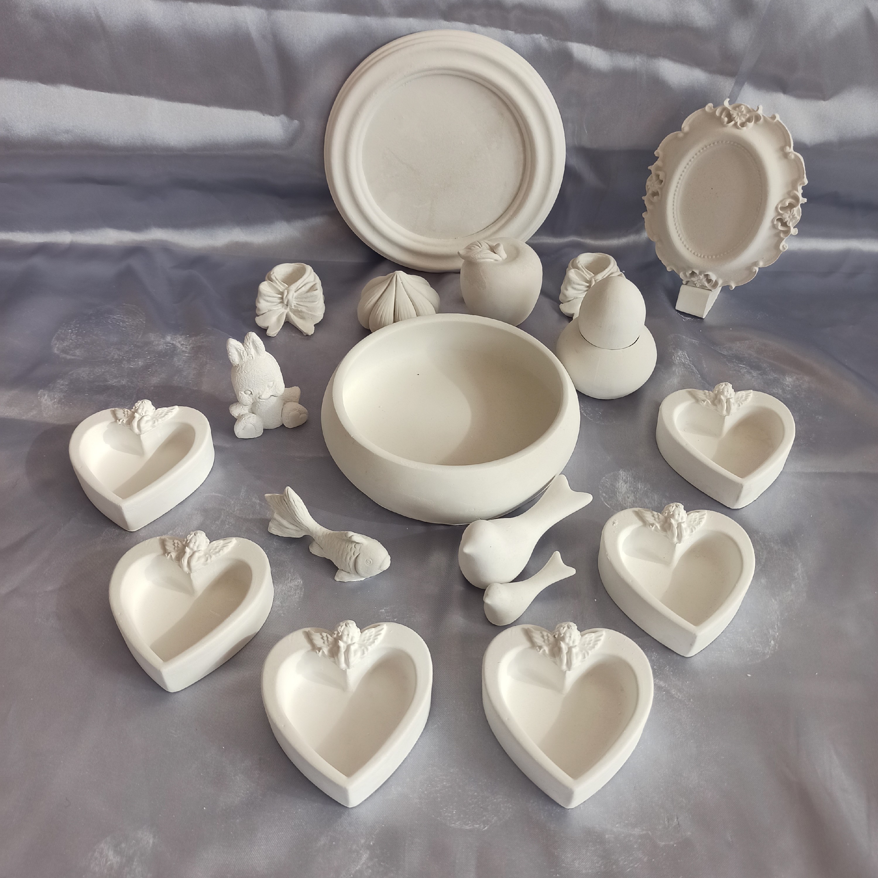 سفره هفت سین طرح قلبی جنس سنگ مصنوعی به صورت خام و رنگ نشده ست هفت سین 20 تکه  ست سرویس هفتسین قلبی ، هفت سین قلبی 